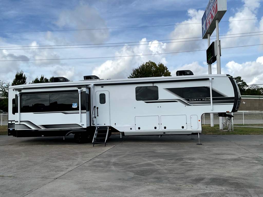 2027 JAYCO NORTH POINT 361RLBH - Image 3