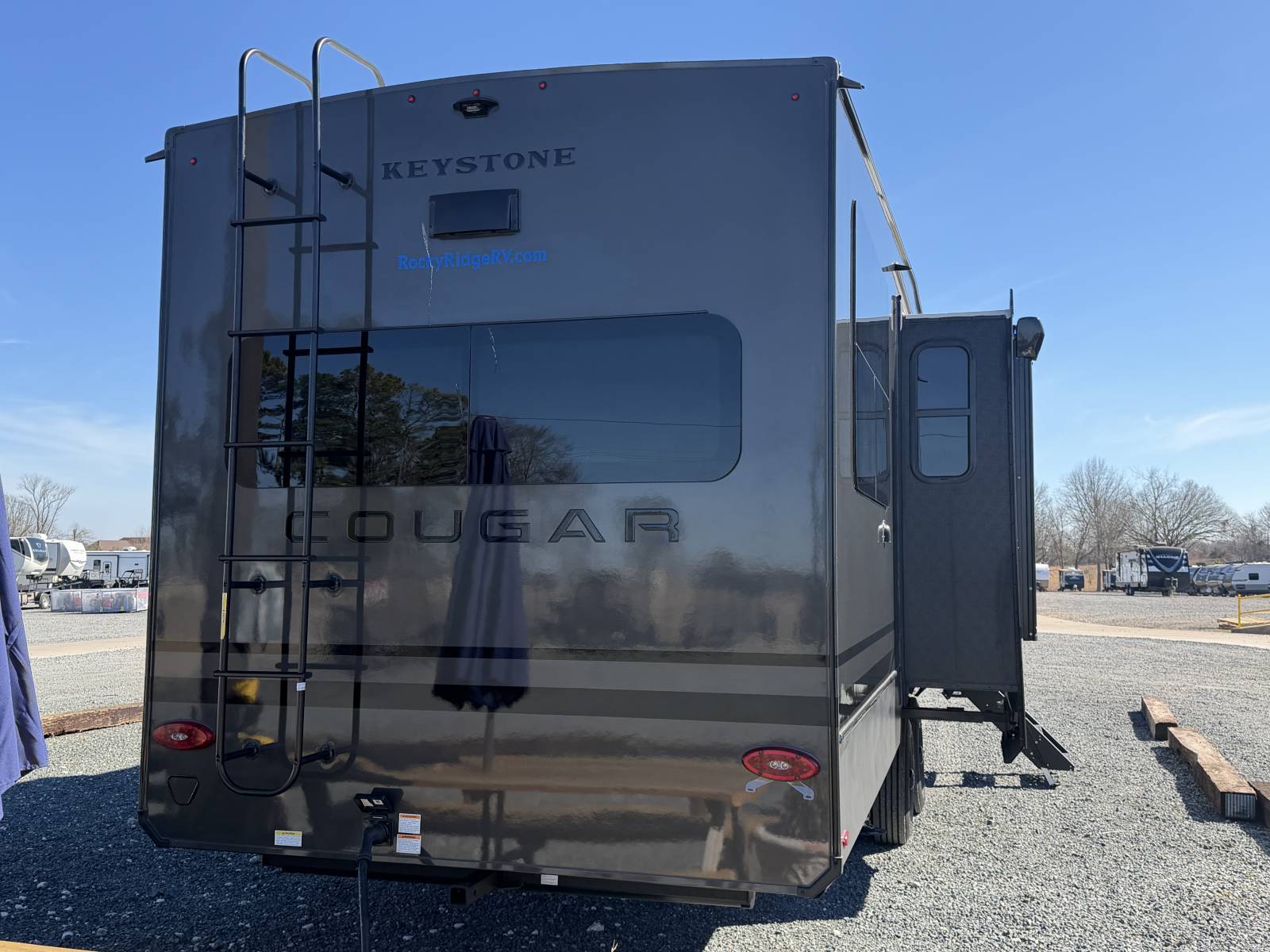 2026 Keystone Cougar Midnight Edition 350LLK - Image 7