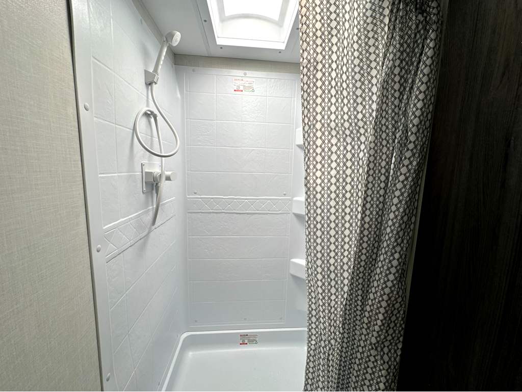 2027 VENTURE RV SIENNA 311VDB - Image 25