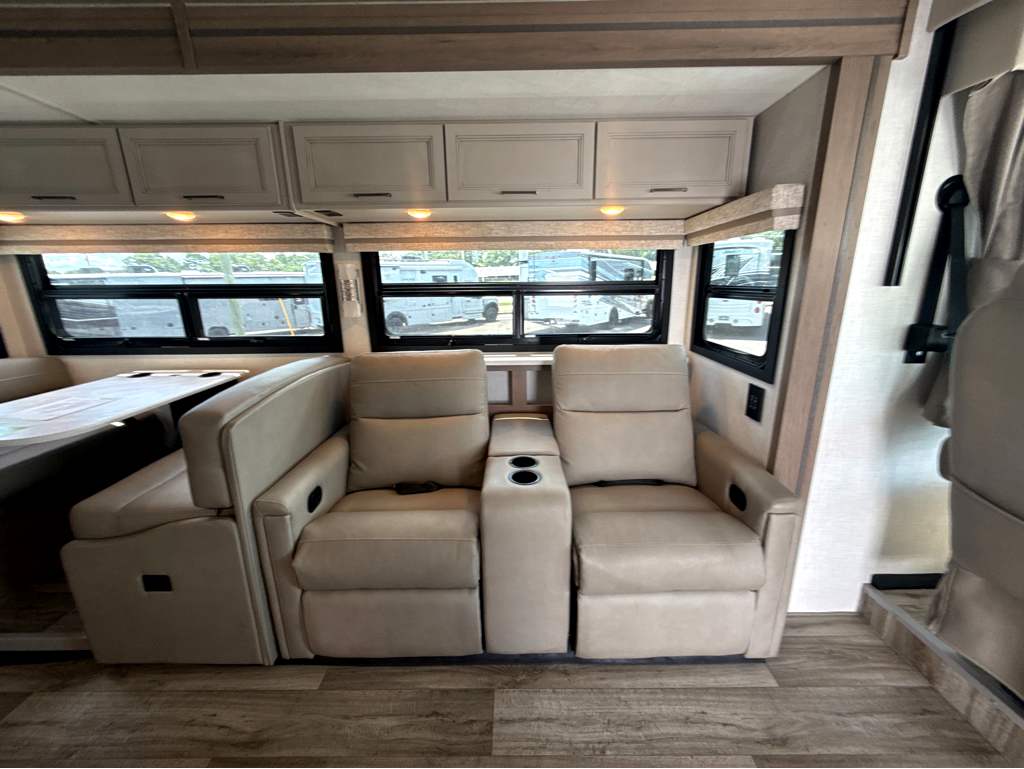 2027 THOR MOTOR COACH HURRICANE 35A - Image 14