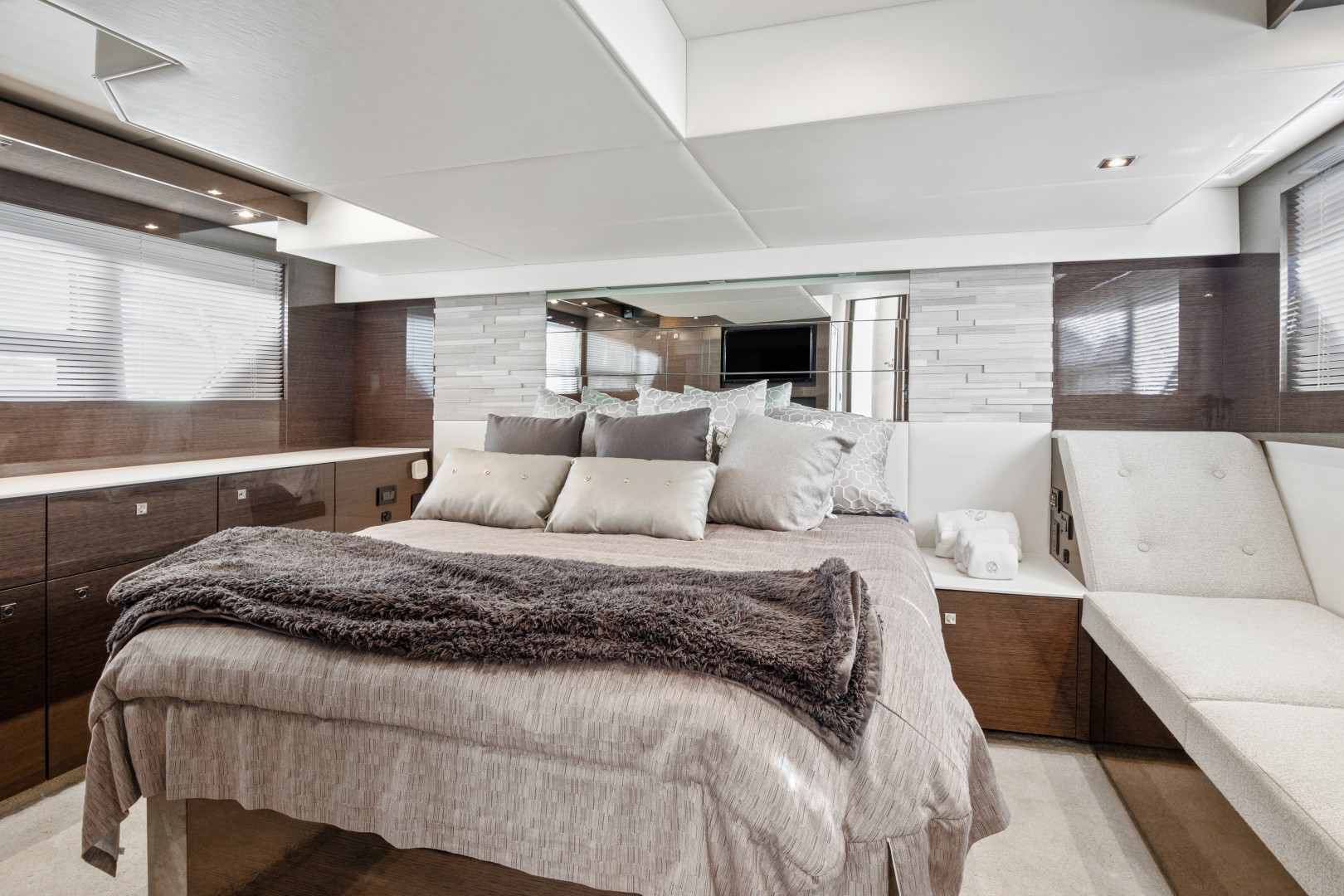 2019 Cruisers 50 Cantius - Image 29