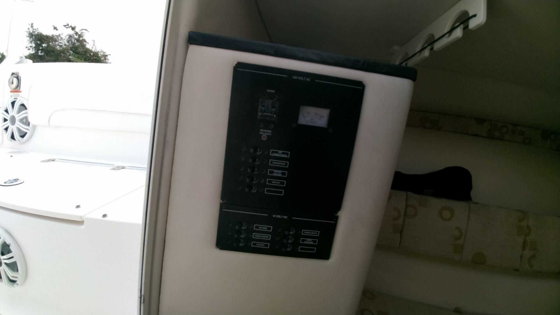 2006 Wellcraft 352 Sport - Image 11