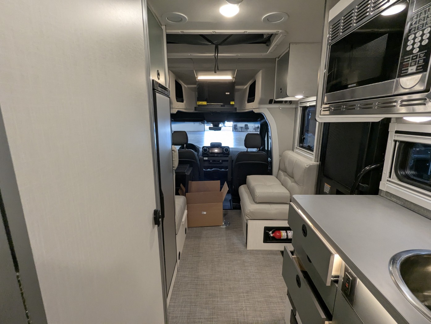 2026 Winnebago EKKO Sprinter 23B - Pop-Top AWD - Image 20