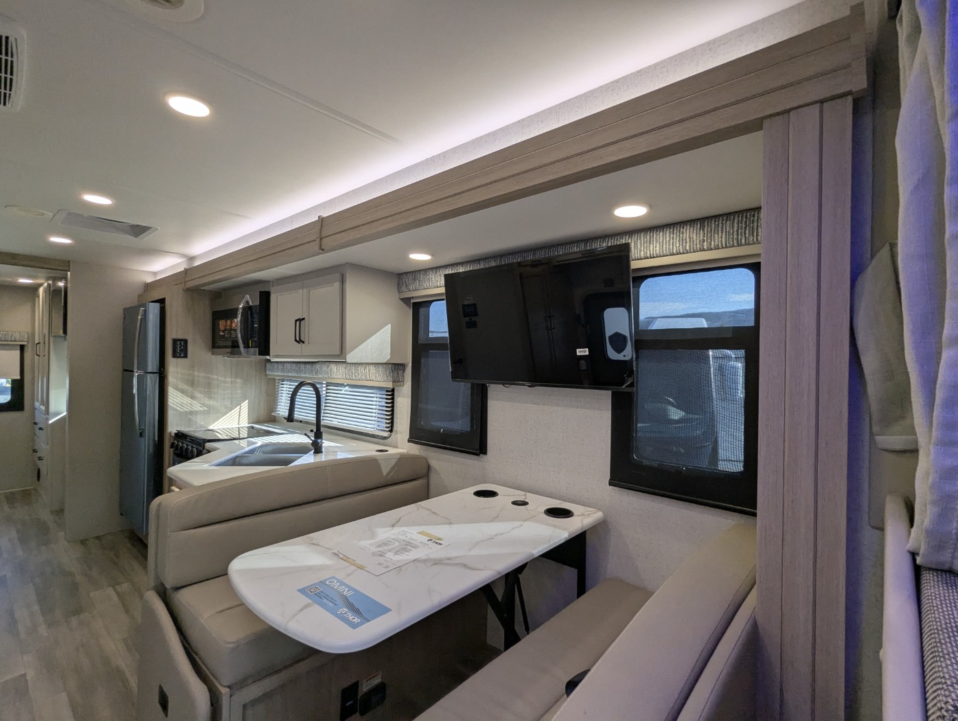 2027 Thor Motor Coach Omni Explorer X32 - Image 19