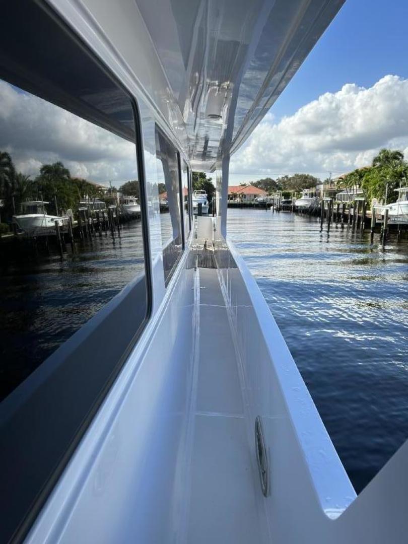 2002 President 100 Motor Yacht - Image 28