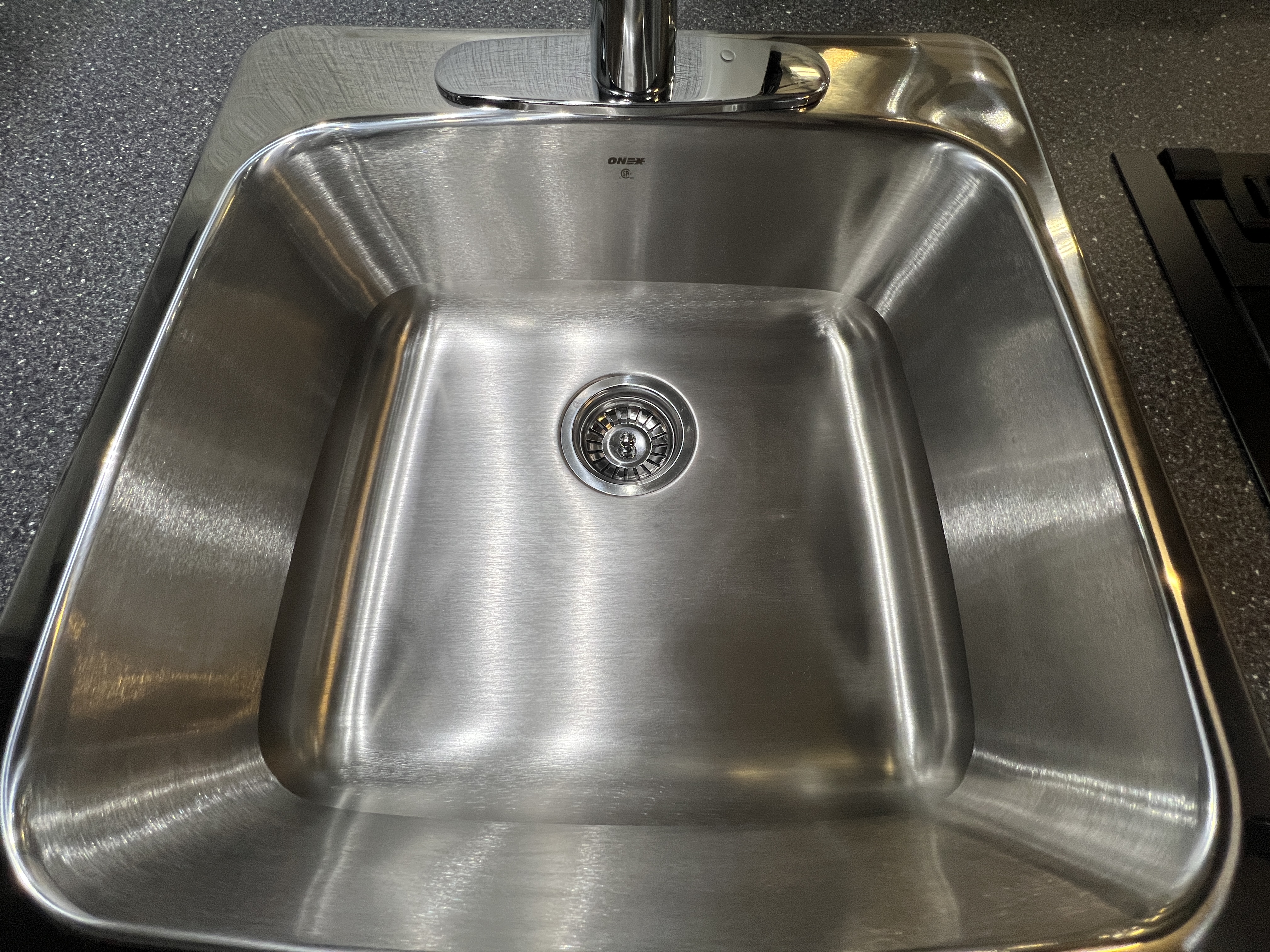 2027 NORTHERN LITE LIMITED EDITION 8-11 EX DRY BATH - Image 12