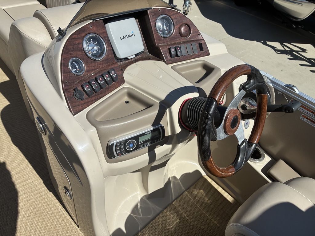 2014 Avalon C SERIES WIND JAMMER 24 - Image 18