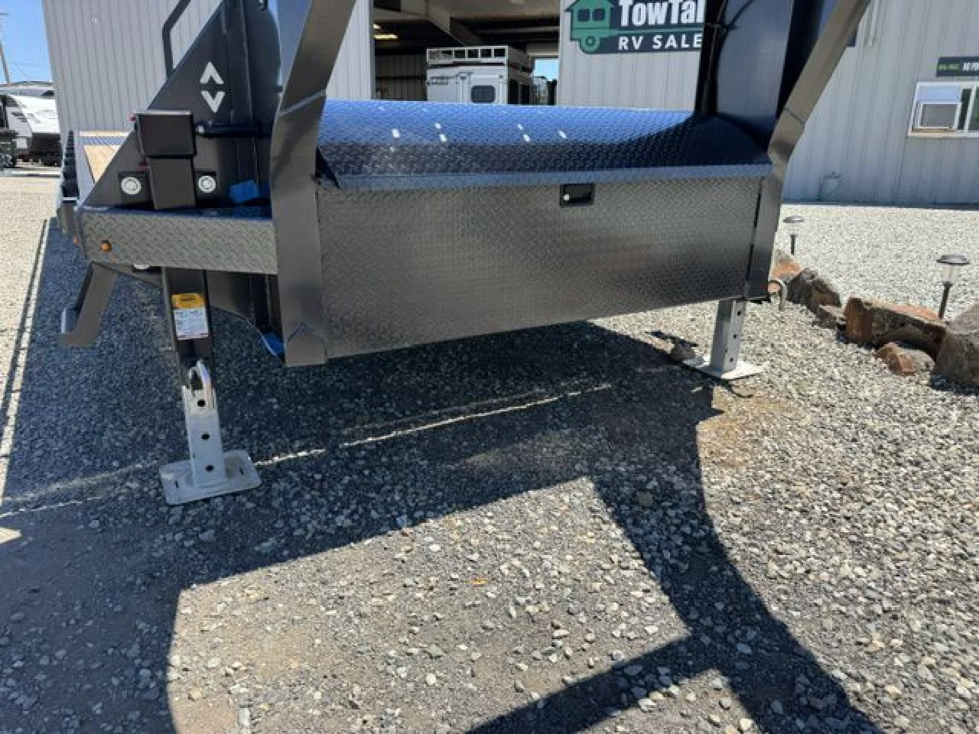2026 DIAMOND C TRAILERS DIAMOND C DET 208 GN L24X102 18K - Image 4