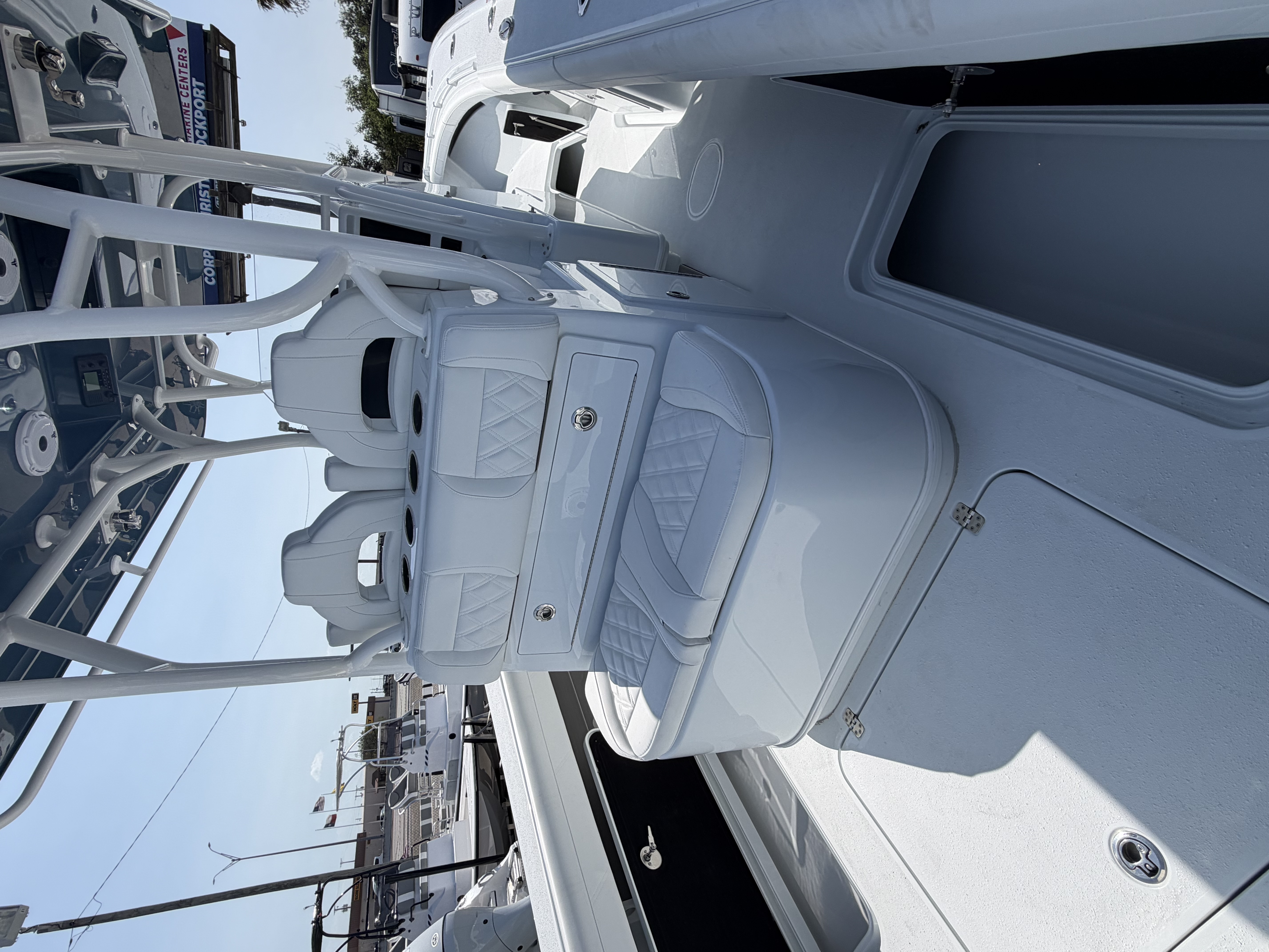 2027 YELLOWFIN 32 OFFSHORE - Image 6