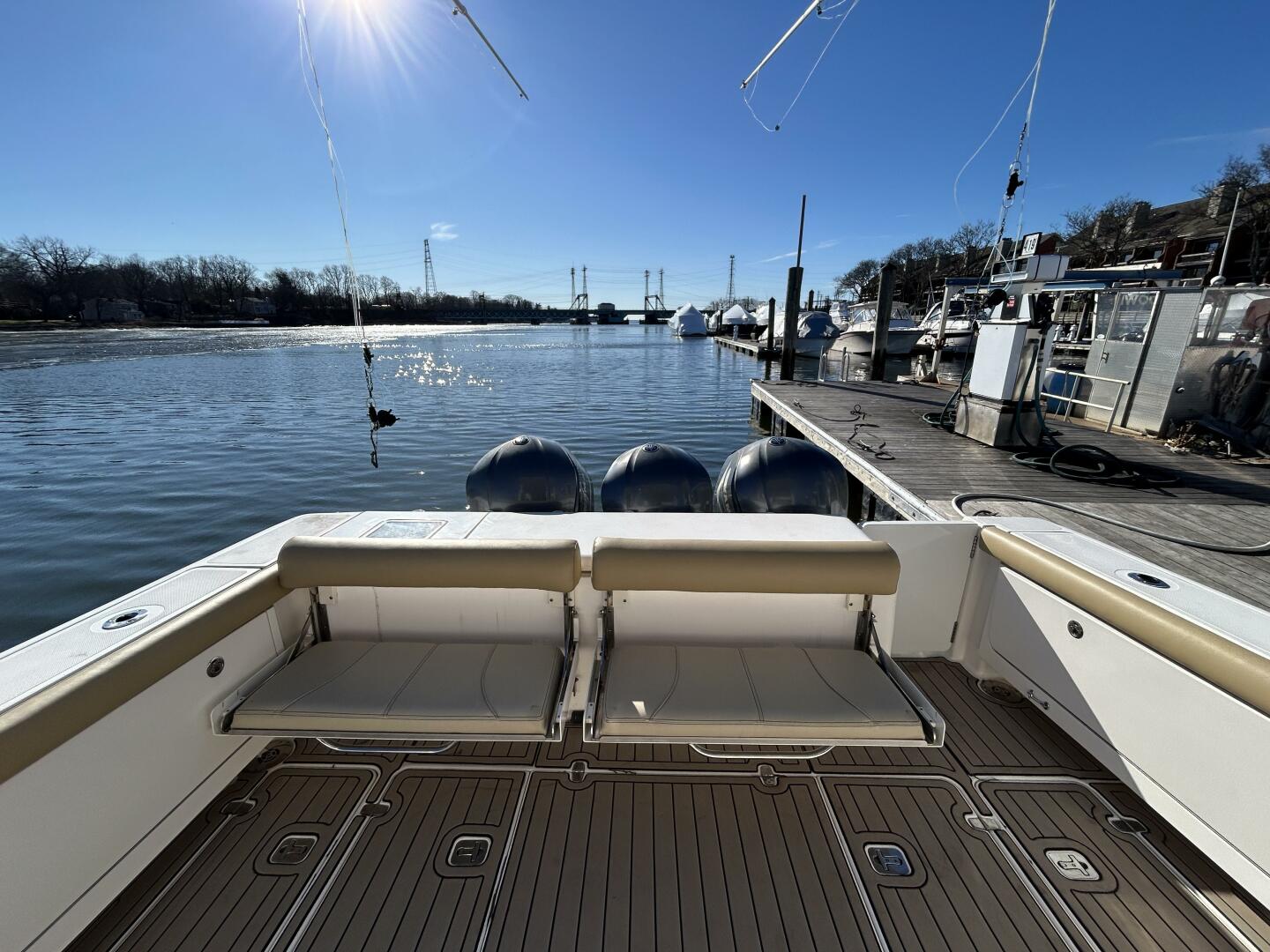 2018 Pursuit OS 385 Offshore - Image 3