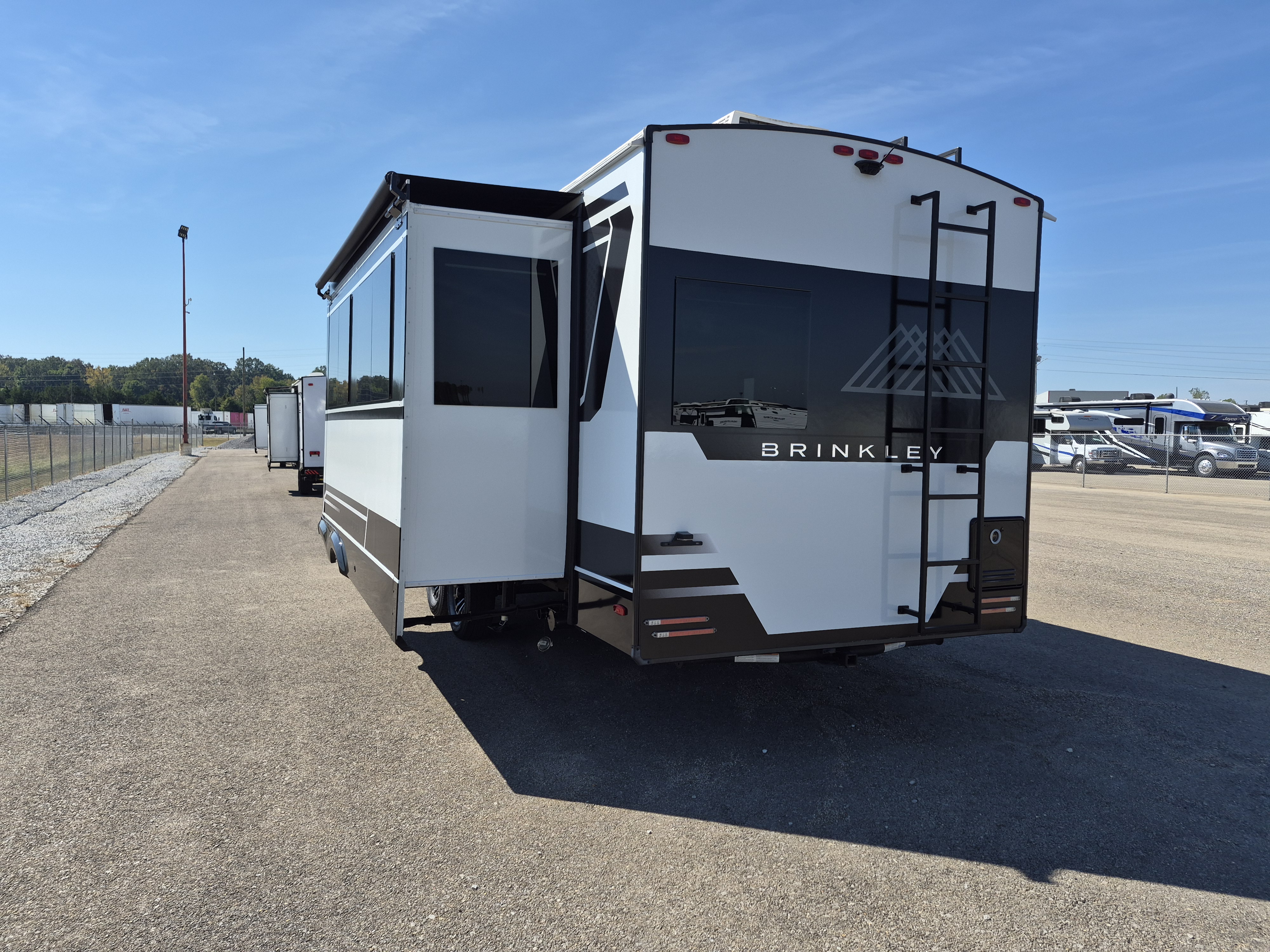 2025 BRINKLEY MODEL Z AIR 285 - Image 3