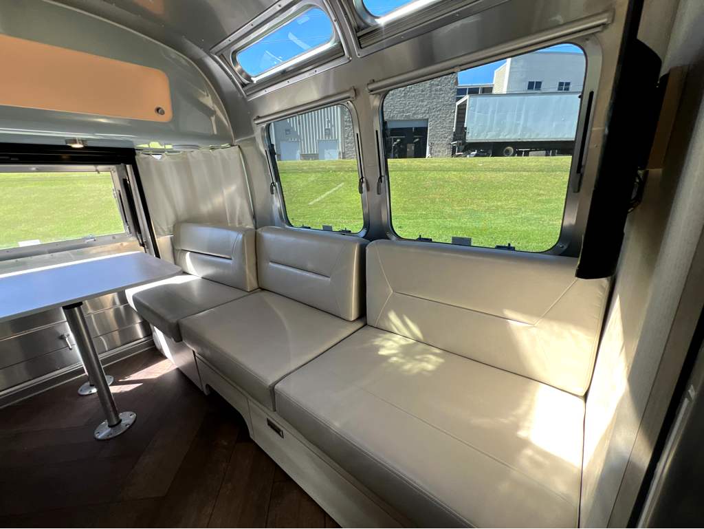 2027 AIRSTREAM INTERNATIONAL 27FBQ - Image 6