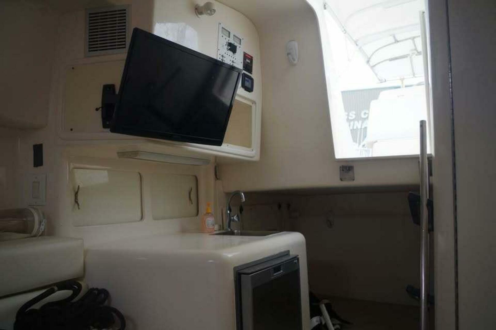 1994 Intrepid 376 Walkaround - Image 18