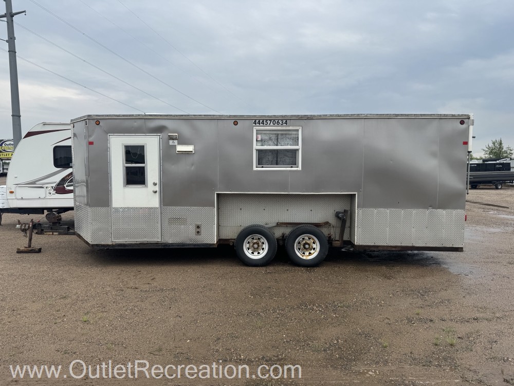 2007 ICE CASTLE TOY HAULER 8X20 - Image 4