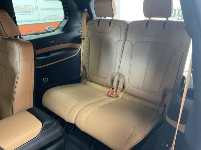 2025 Jeep Grand-Cherokee-L Laredo Altitude 4x4 - Image 23
