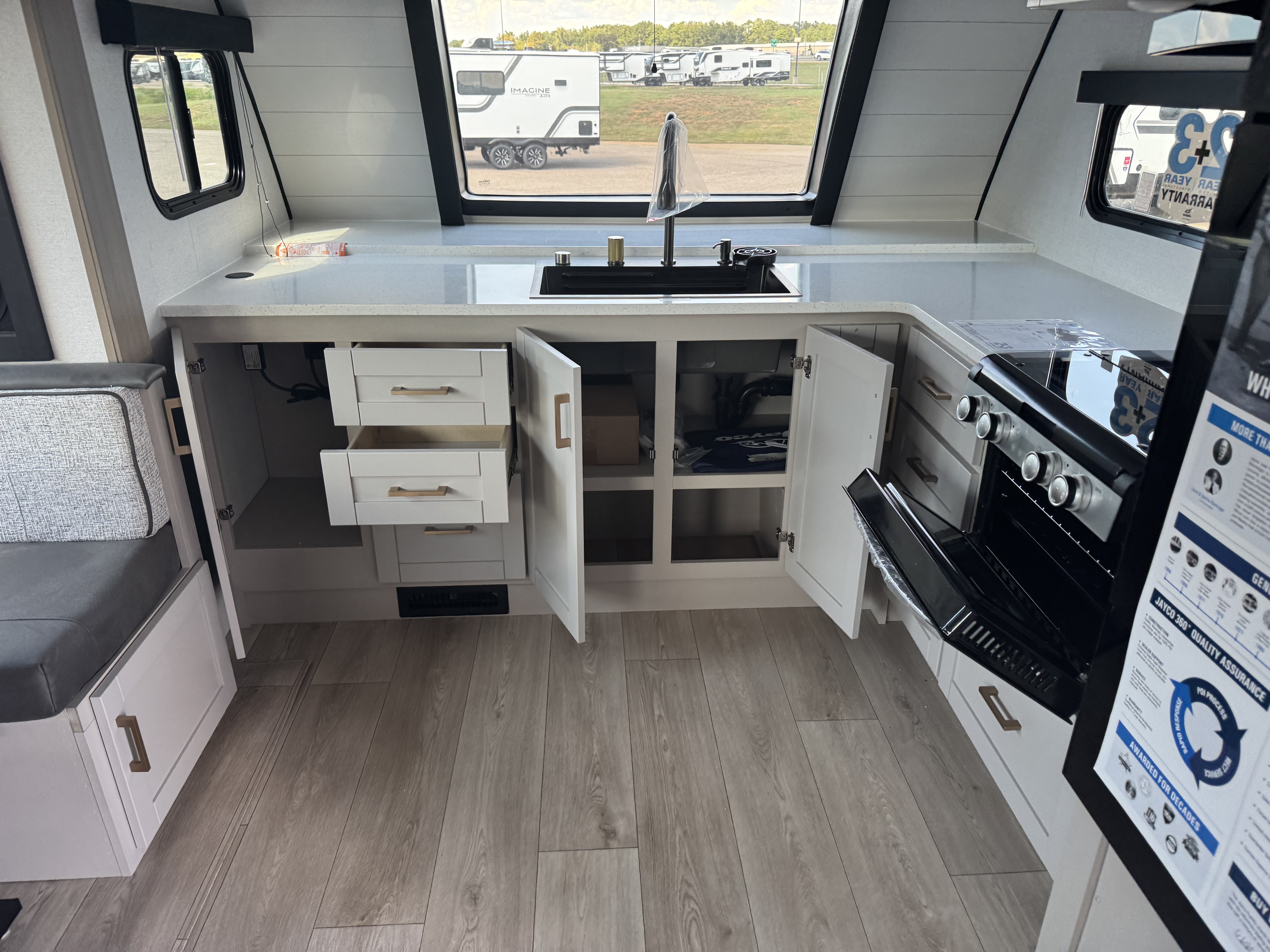 2027 JAYCO JAY FEATHER 26FK - Image 16