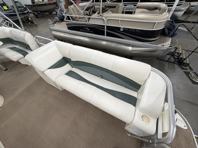 2003 LOWE SUNCRUISER TRINDAD 222 - Image 9
