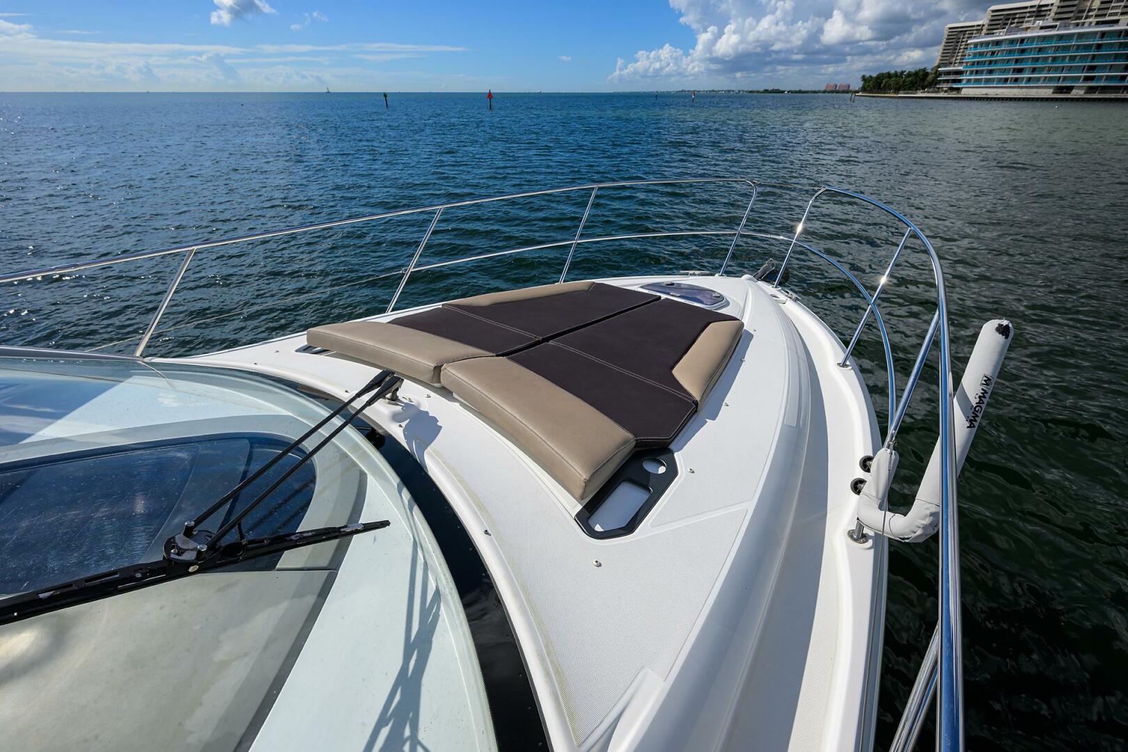 2003 Jupiter 31 Cuddy - Image 127