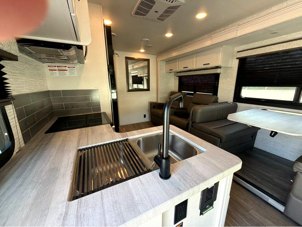 2025 ENTEGRA COACH ODYSSEY 30Z - Image 20