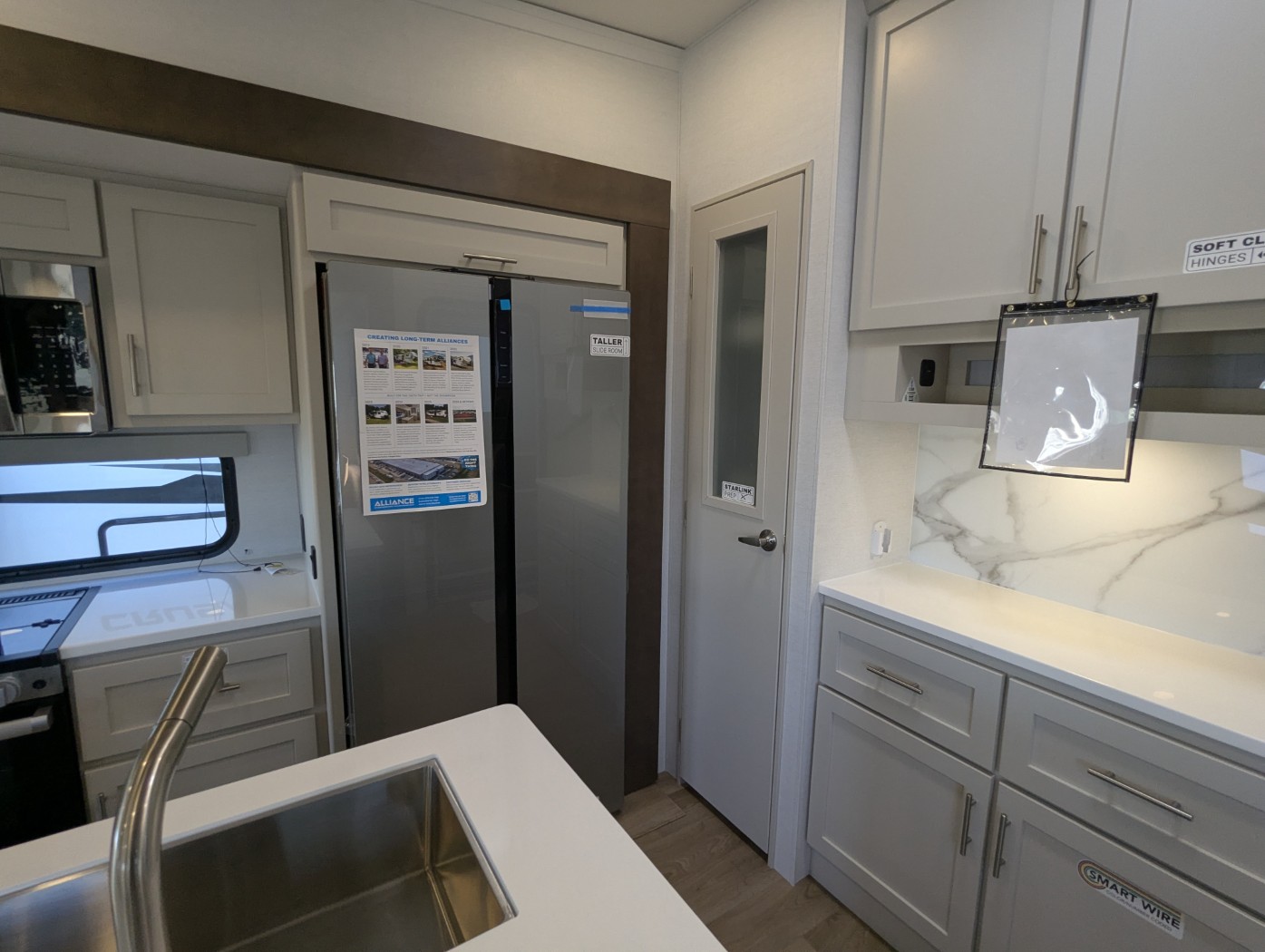 2027 Alliance RV Avenue 32RLS - Image 30