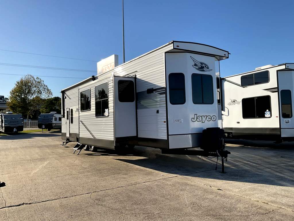 2026 JAYCO JAY FLIGHT BUNGALOW 404 LOFT - Image 1