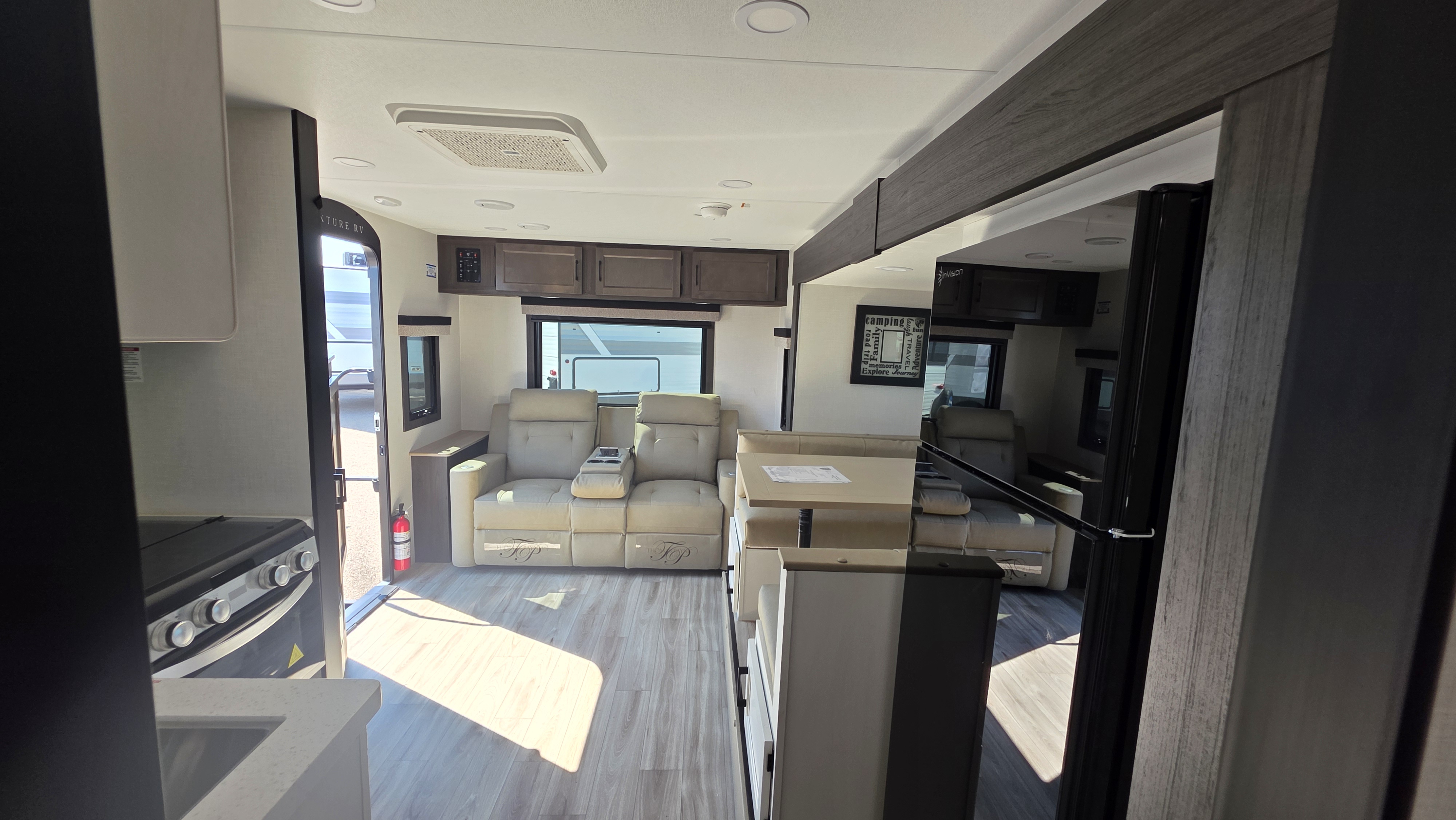 2027 VENTURE RV SPORTTREK STINGER 232VRL - Image 12