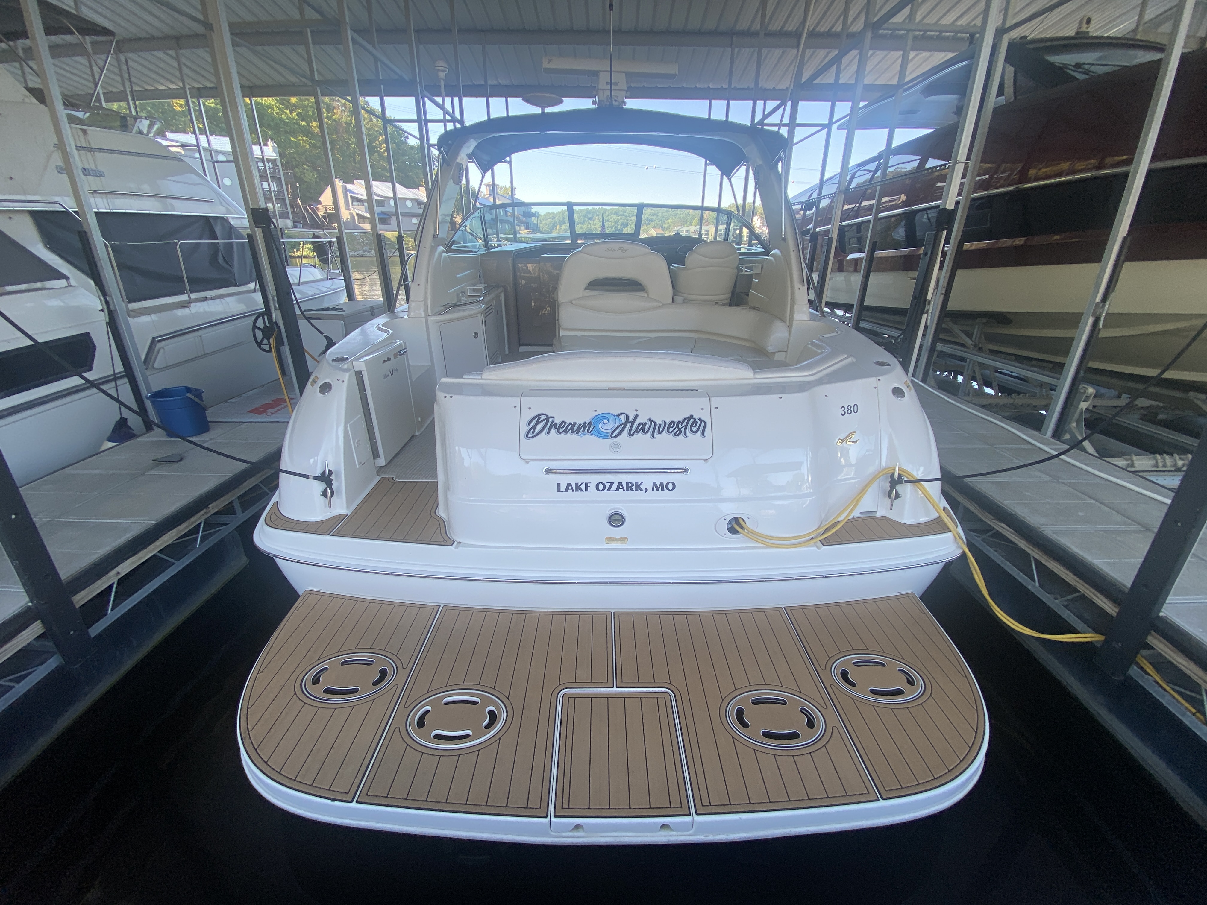 1999 Sea Ray 380 Sundancer - Image 9
