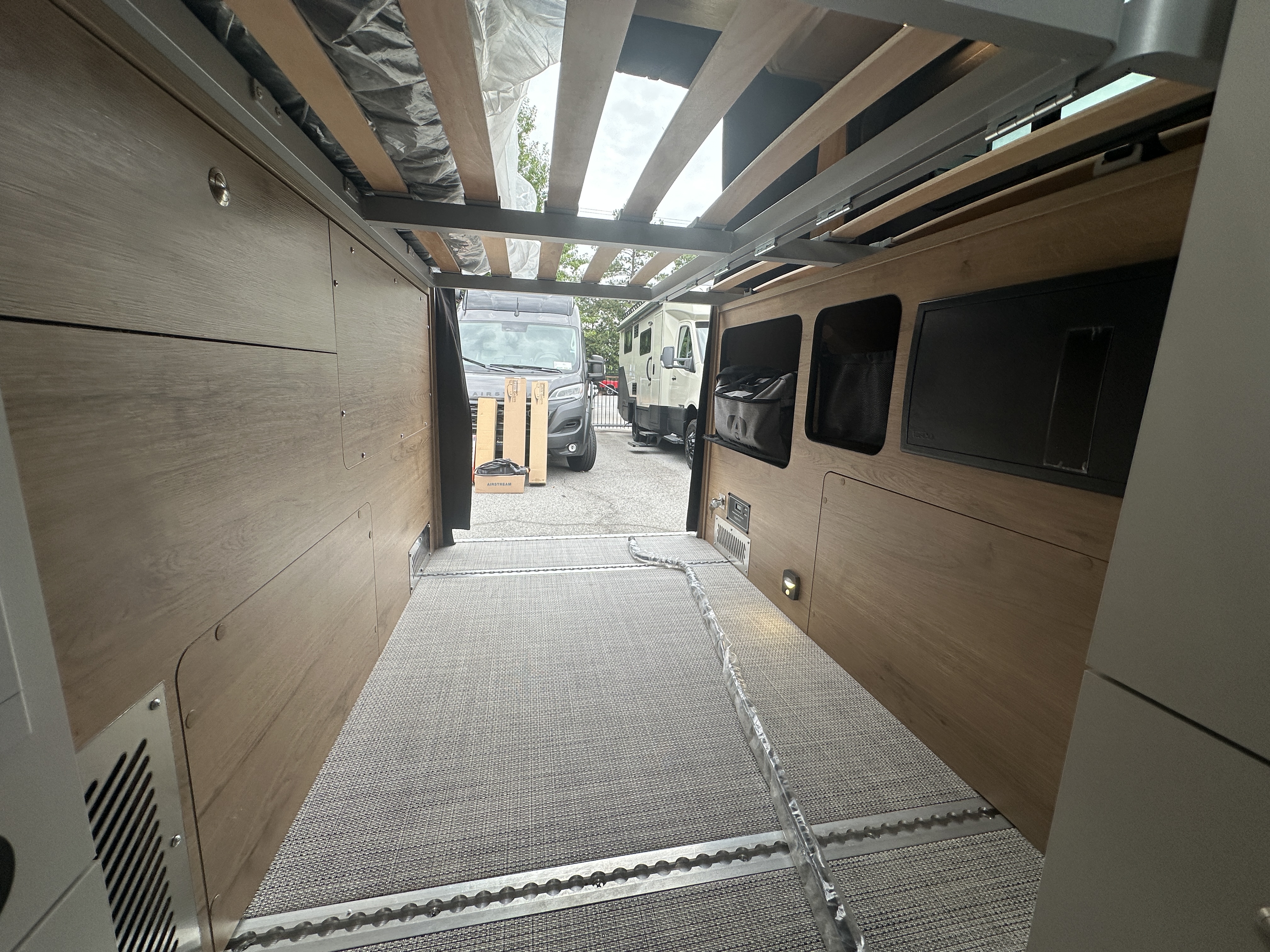 2027 Airstream Rangeline 21PS - Image 25