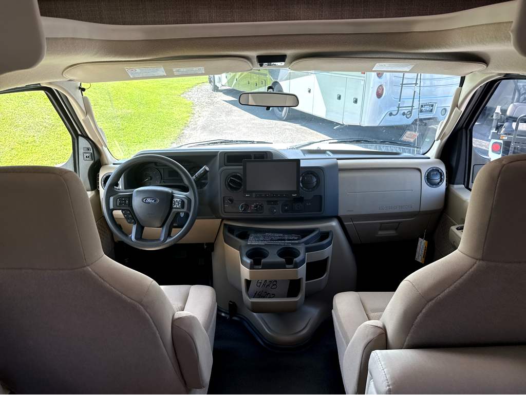 2027 THOR MOTOR COACH MAGNITUDE GA28 - Image 7