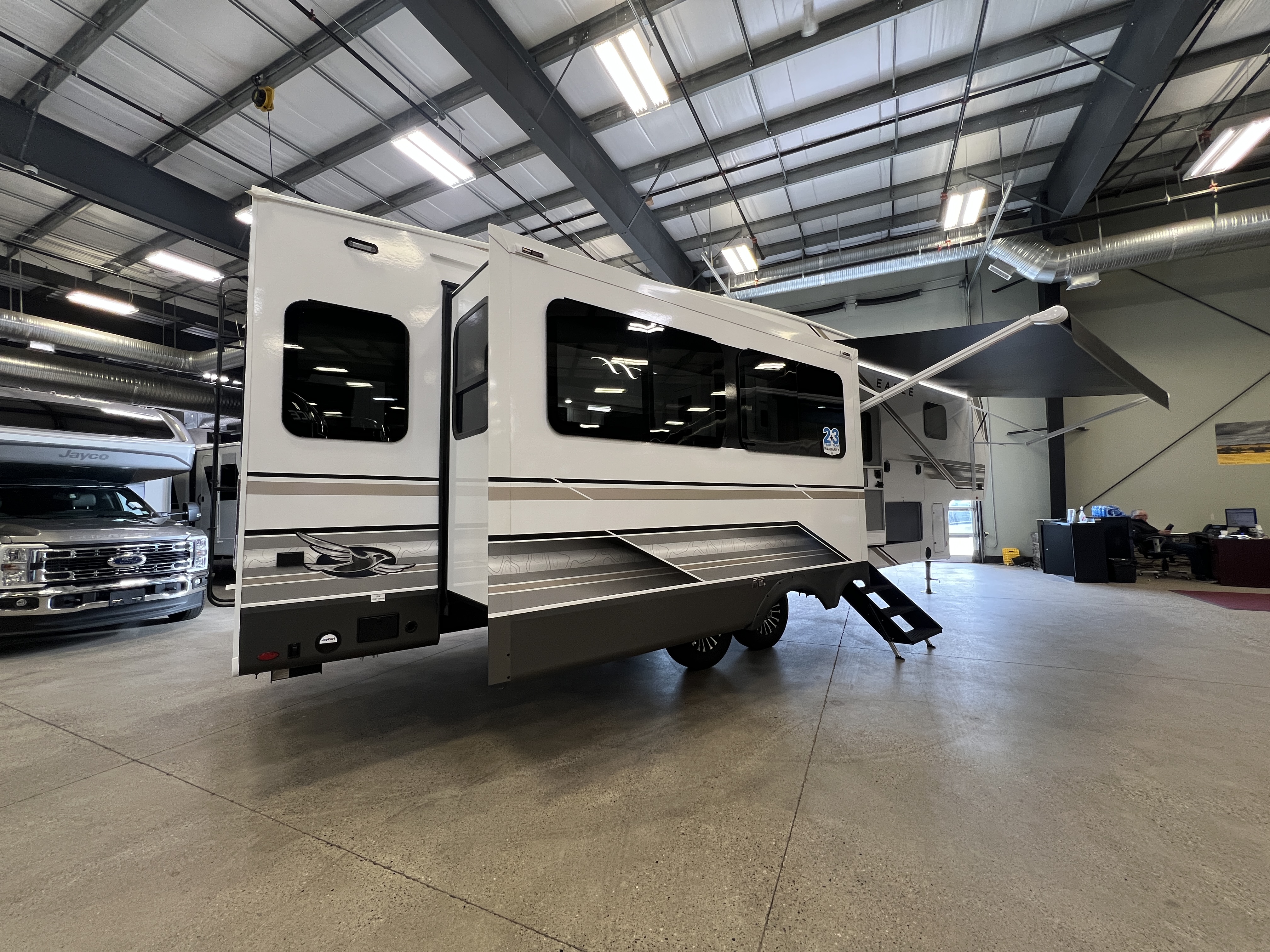 2027 Jayco Eagle 321RSTS - Image 7