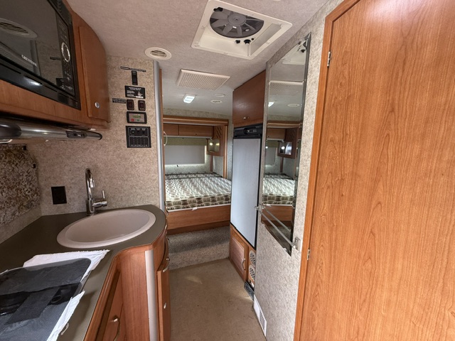 2009 Itasca Navion iQ 24DL - Image 16