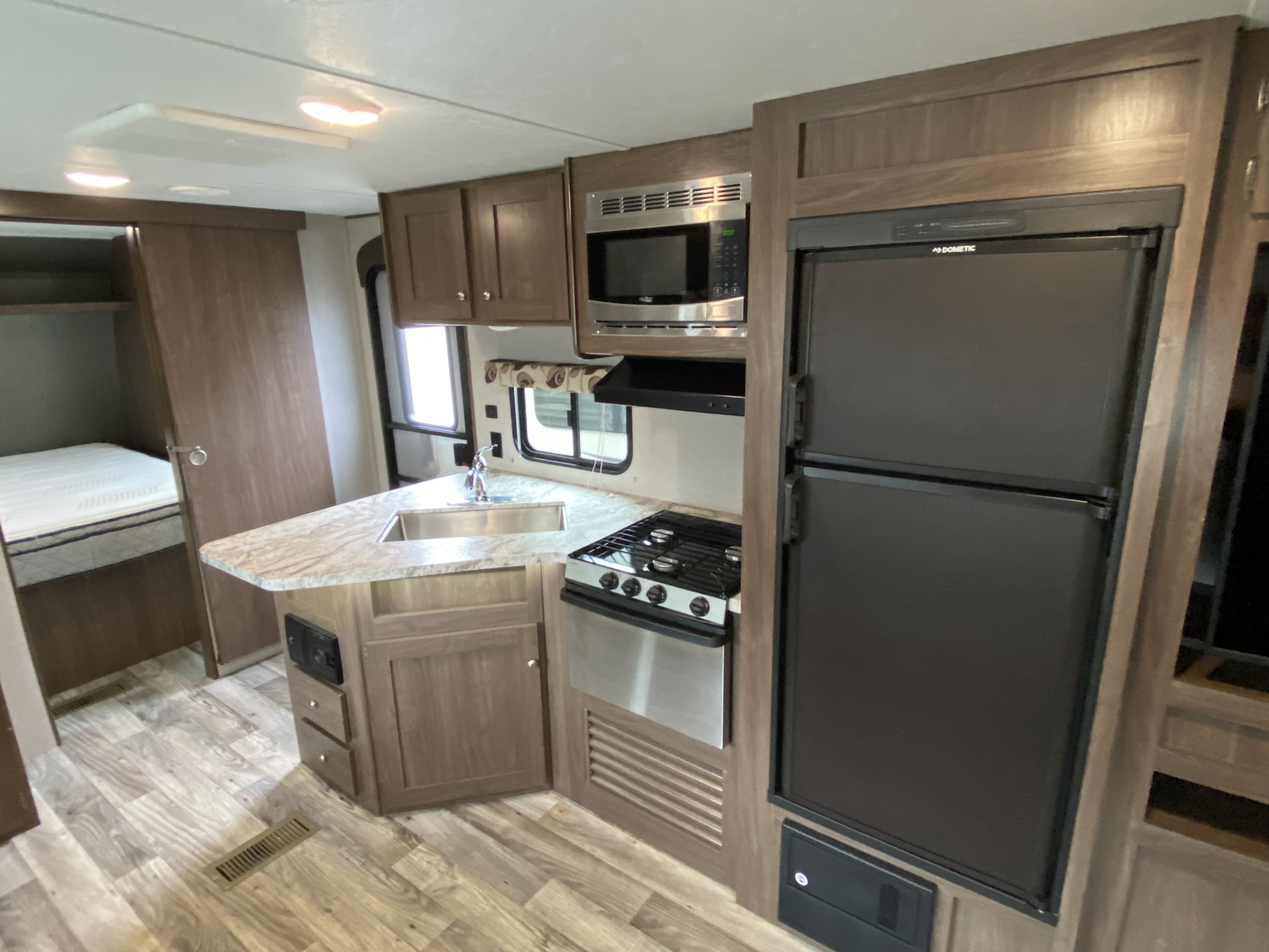 2019 KEYSTONE HIDEOUT 29BHS - Image 13