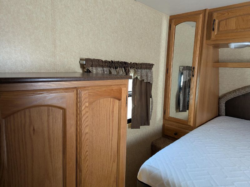 2012 Dutchmen Denali 265RL - Image 11