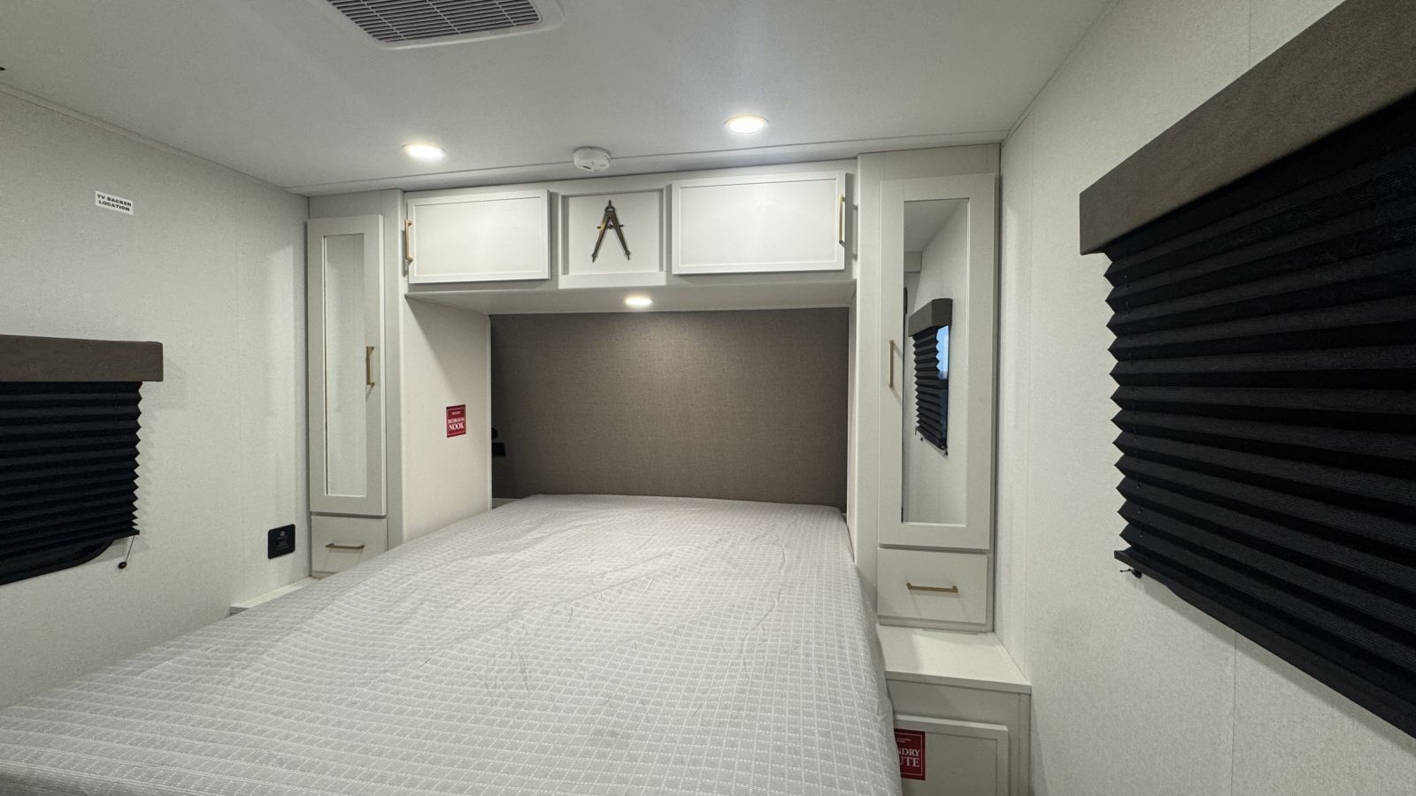 2026 Grand Design Transcend 325BHT - Image 22