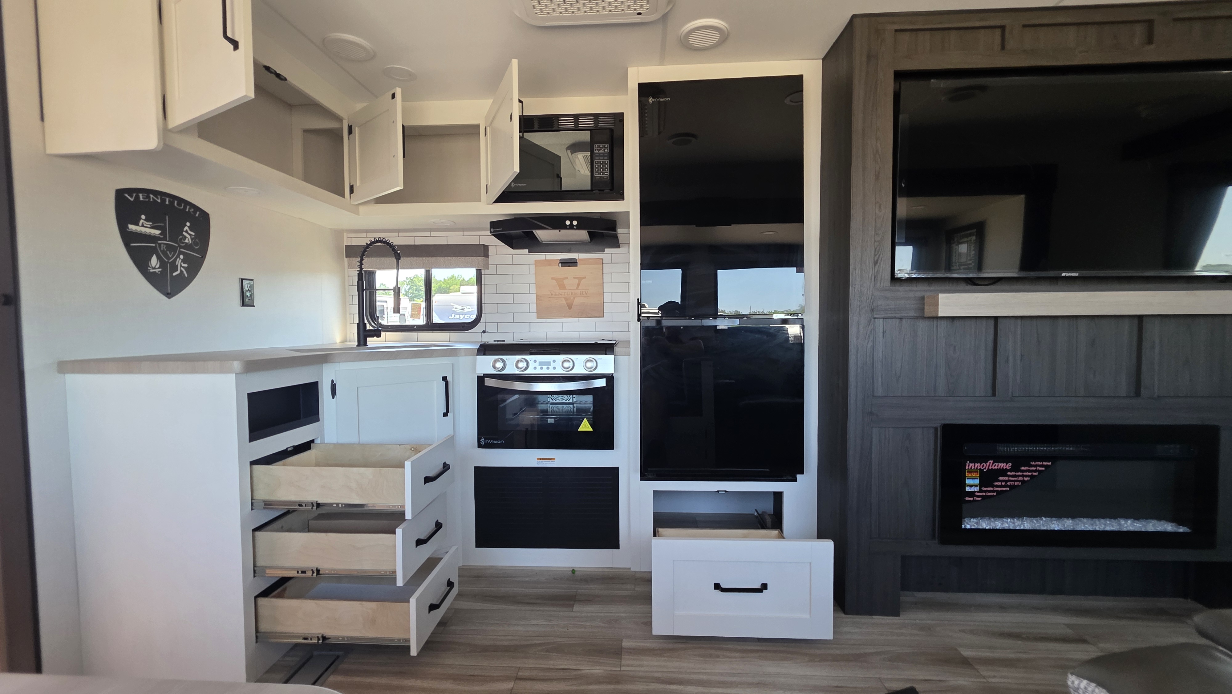 2027 VENTURE RV SIENNA 311VDB - Image 21