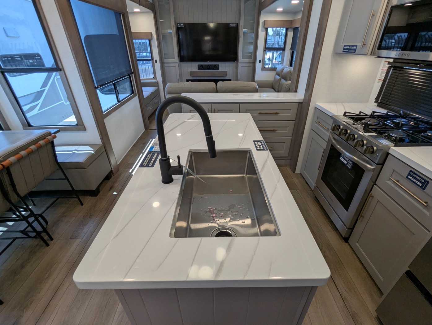 2025 Alliance RV Paradigm 375RD - Image 25