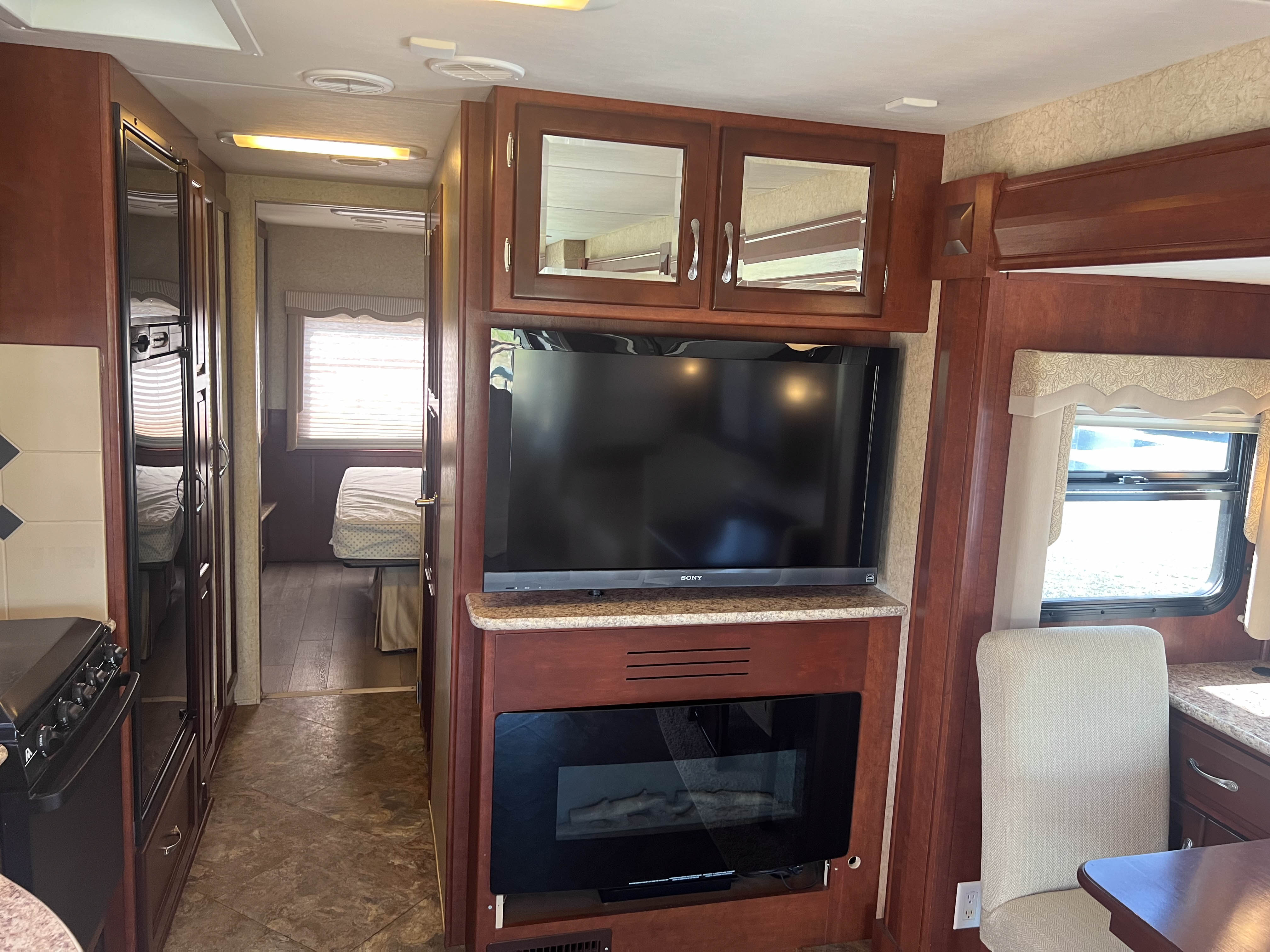 2011 NEWMAR BAYSTAR 3302 - Image 21