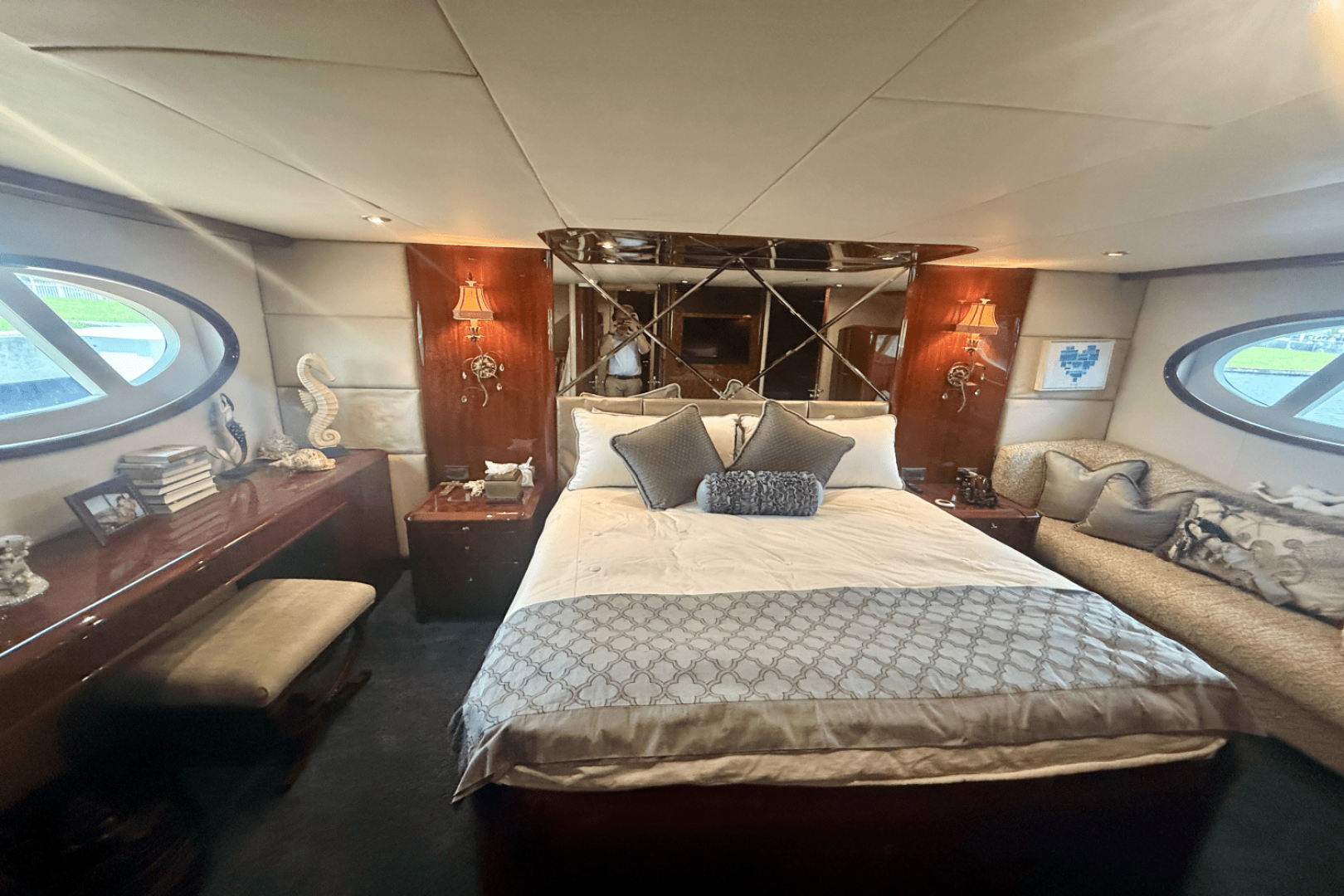 2005 68 FLYBRIDGE - Image 24