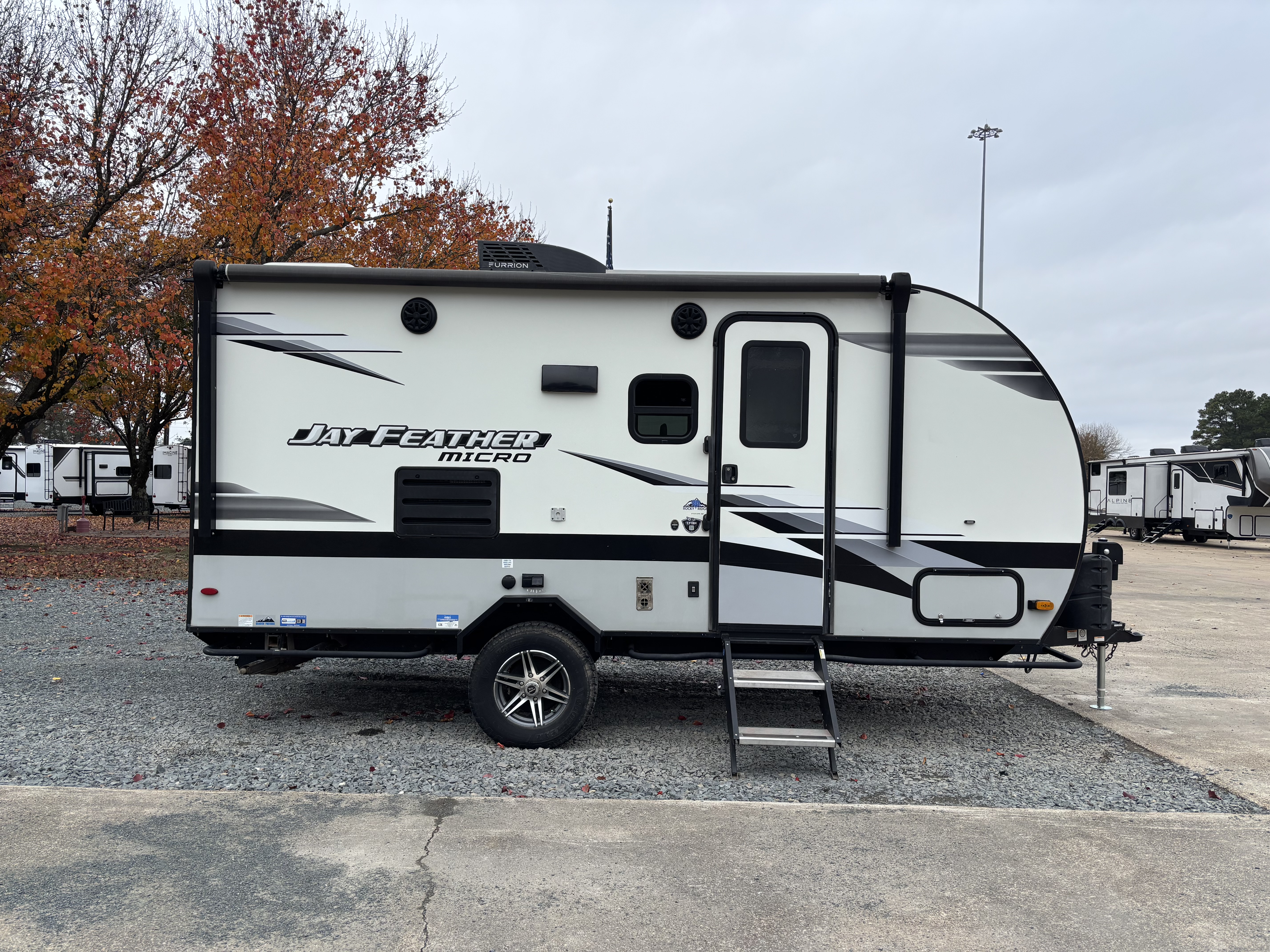 2022 Jayco Jay Feather Micro 171BH - Image 2