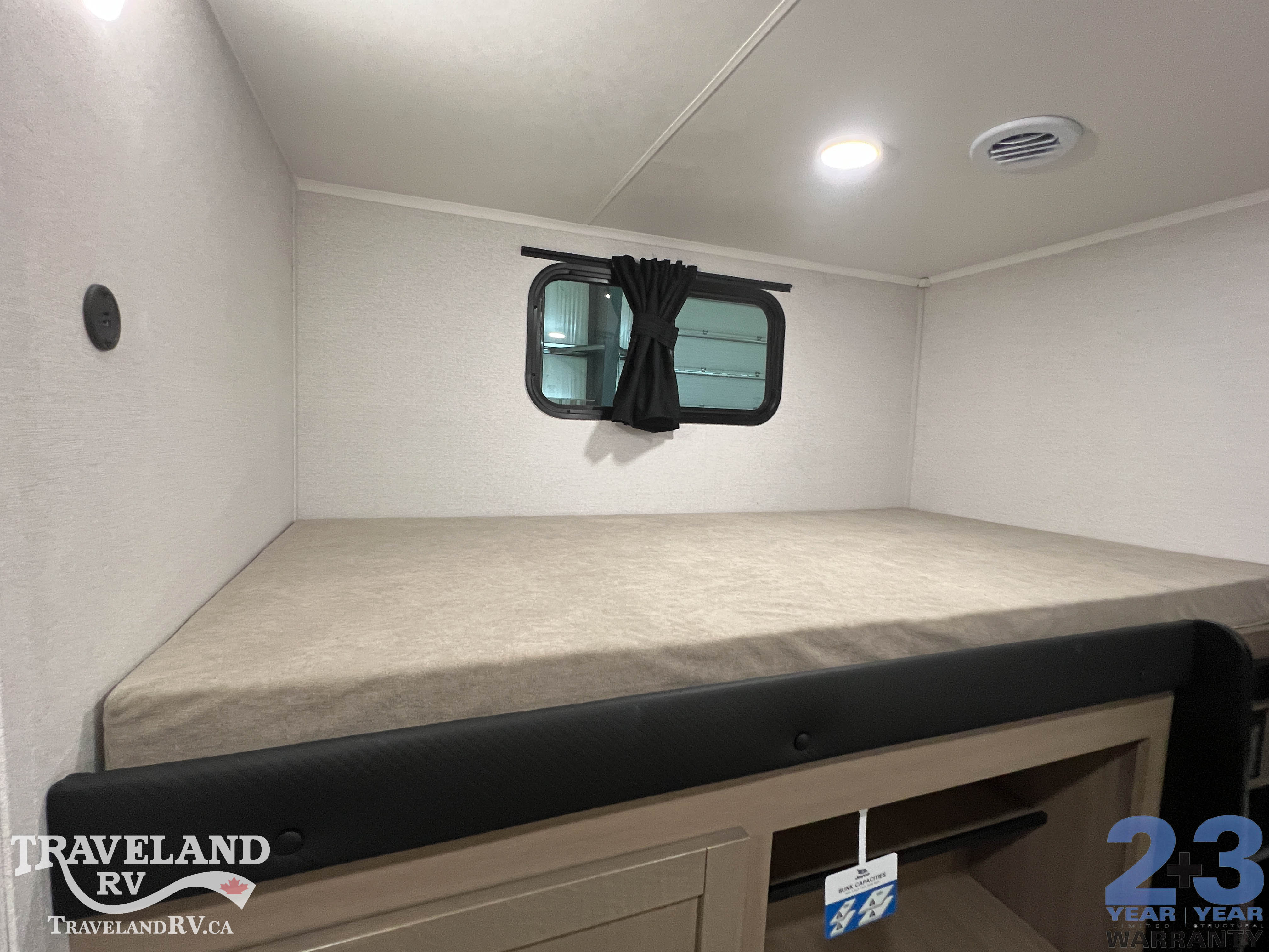 2027 Jayco Eagle 312BHOK - Image 31