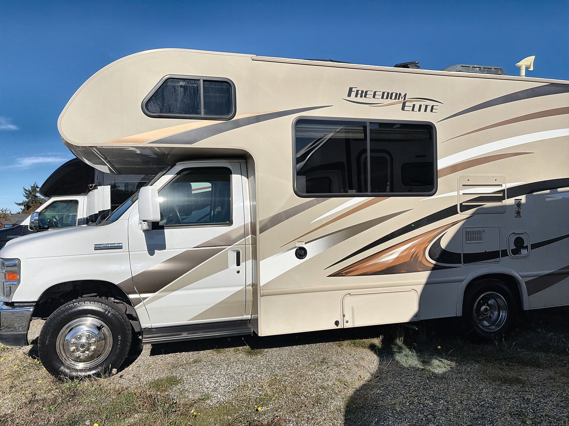 2016 Thor Motor Coach Freedom Elite 23H - Image 4
