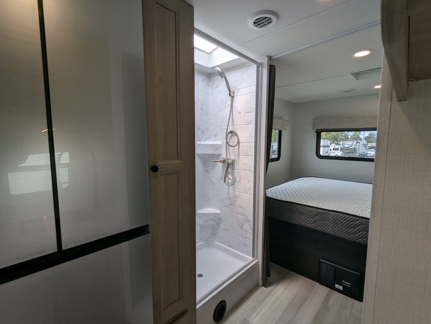 2026 FOREST RIVER SUNSEEKER 2750SLE - Image 22
