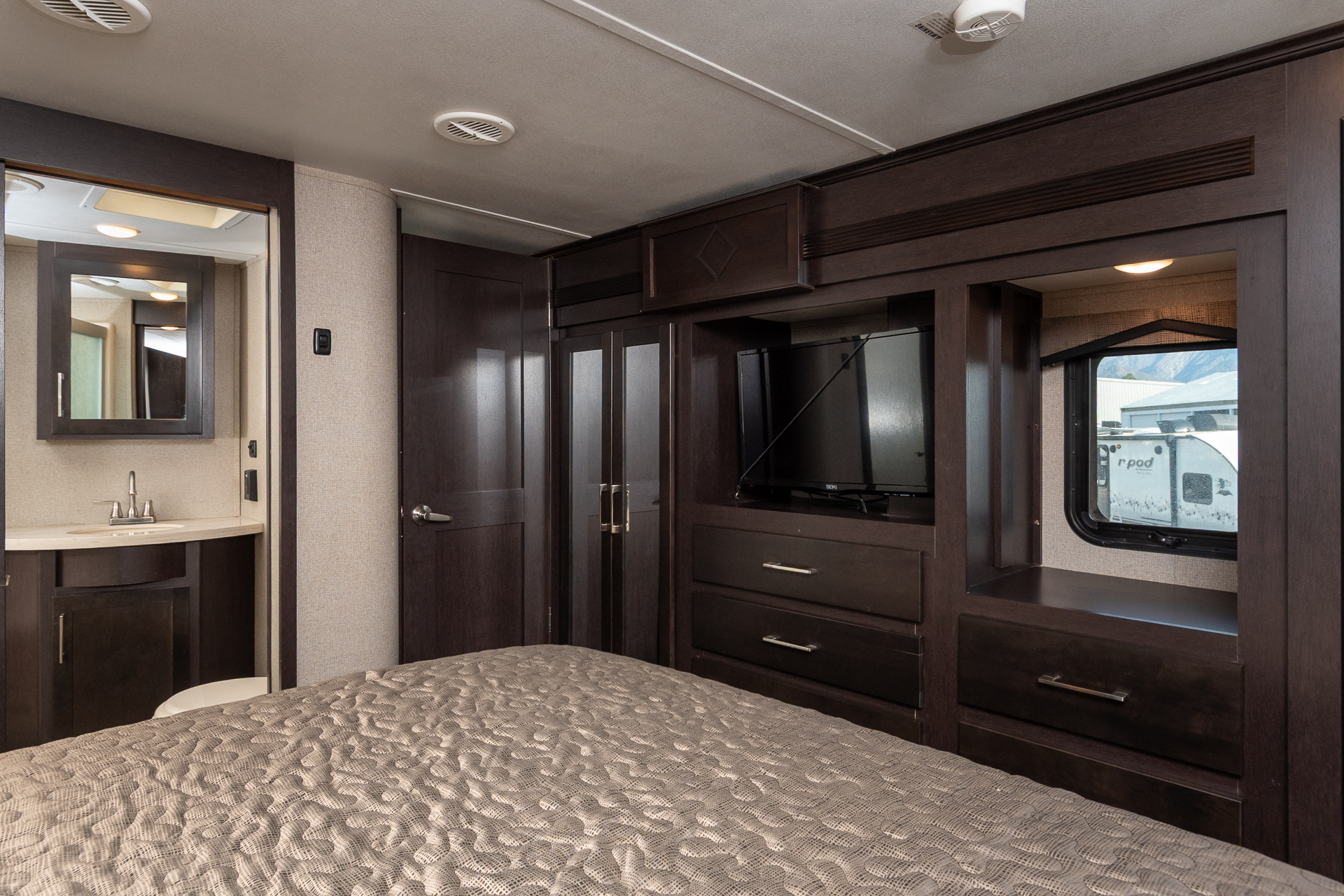 2017 Keystone Raptor 424TS - Image 57