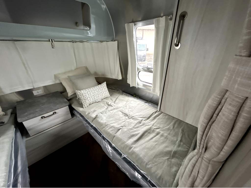 2027 Airstream International 25FB - Image 25