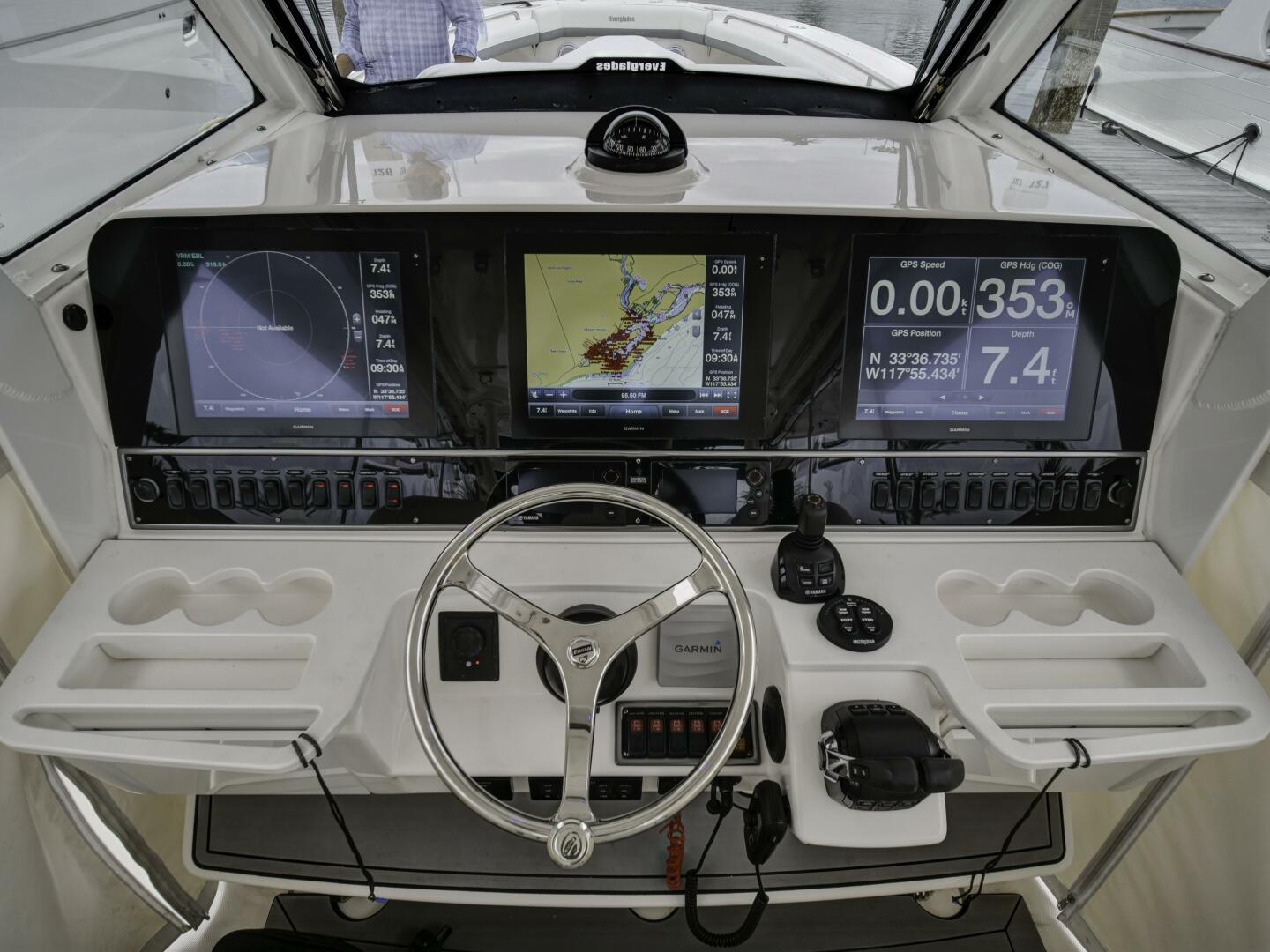 2015 Everglades 435 Center Console - Image 9