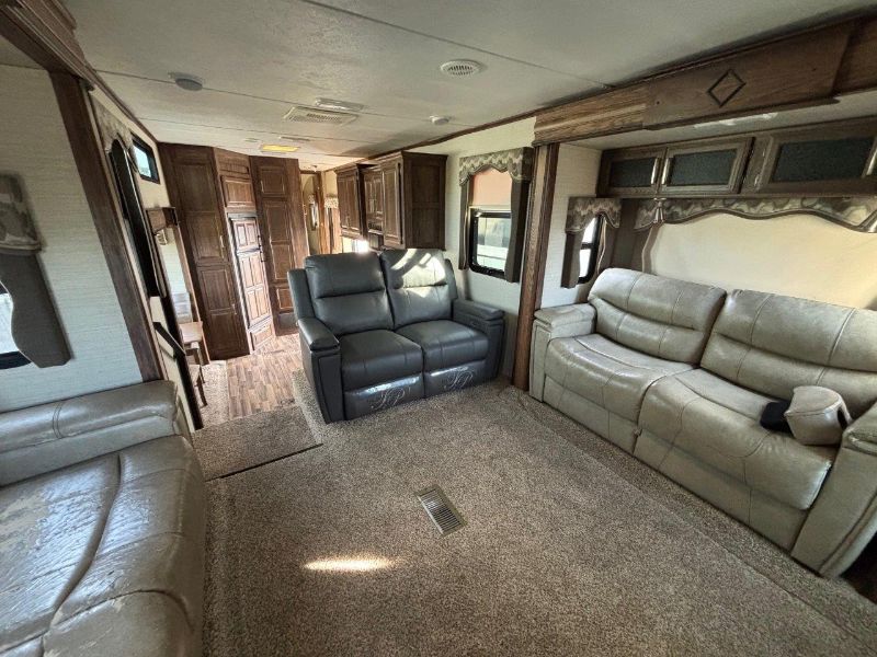 2017 Keystone Cougar 326RDS - Image 11