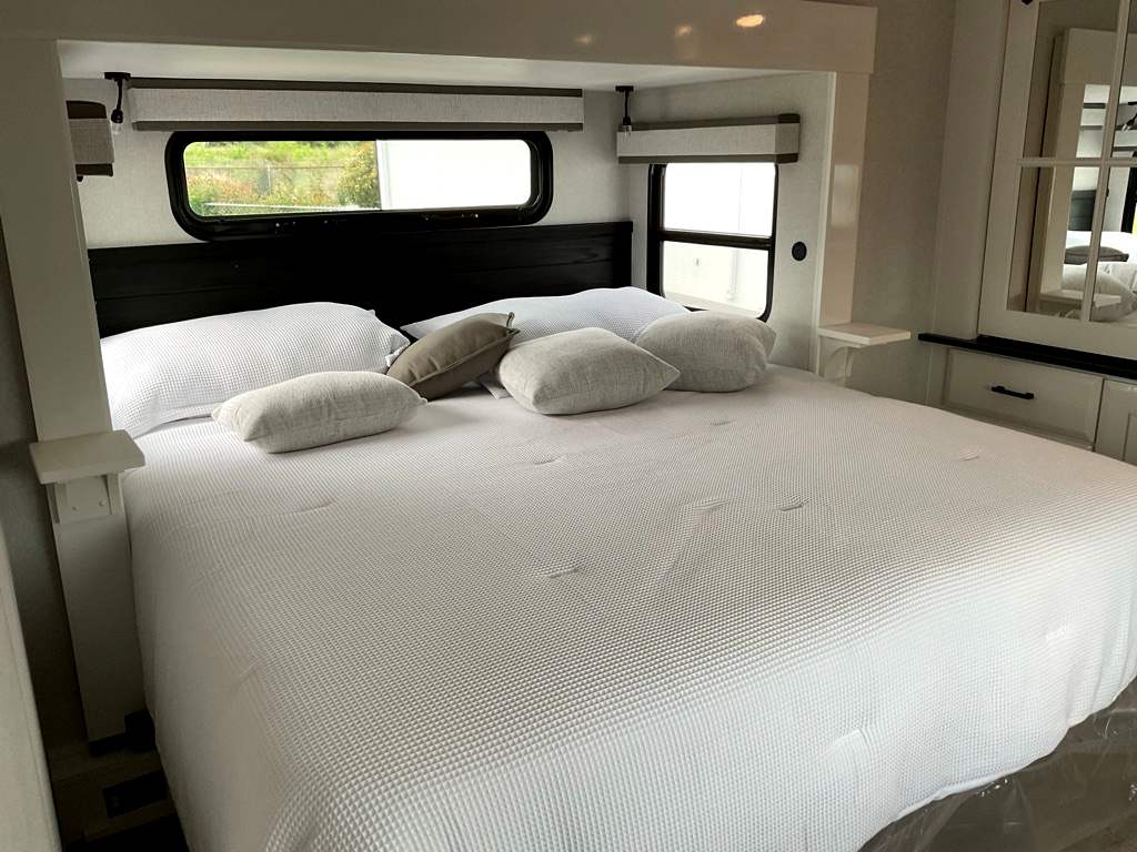 2026 JAYCO PINNACLE 32 RLTS - Image 23