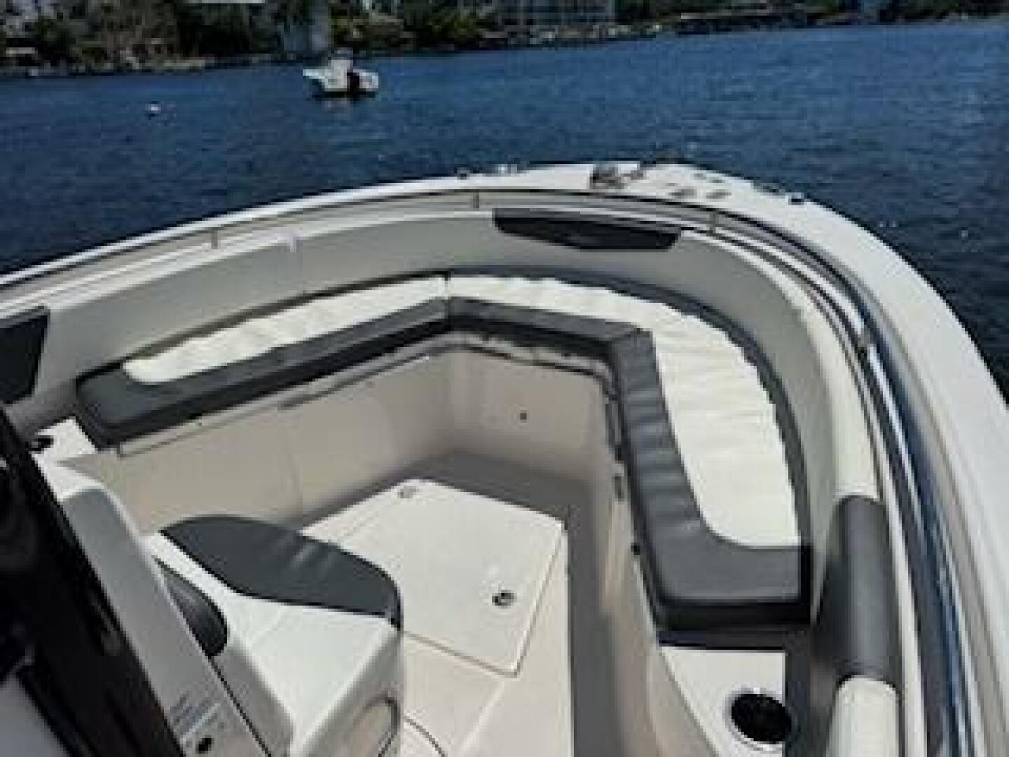 2022 Robalo R242 Center Console Base - Image 8