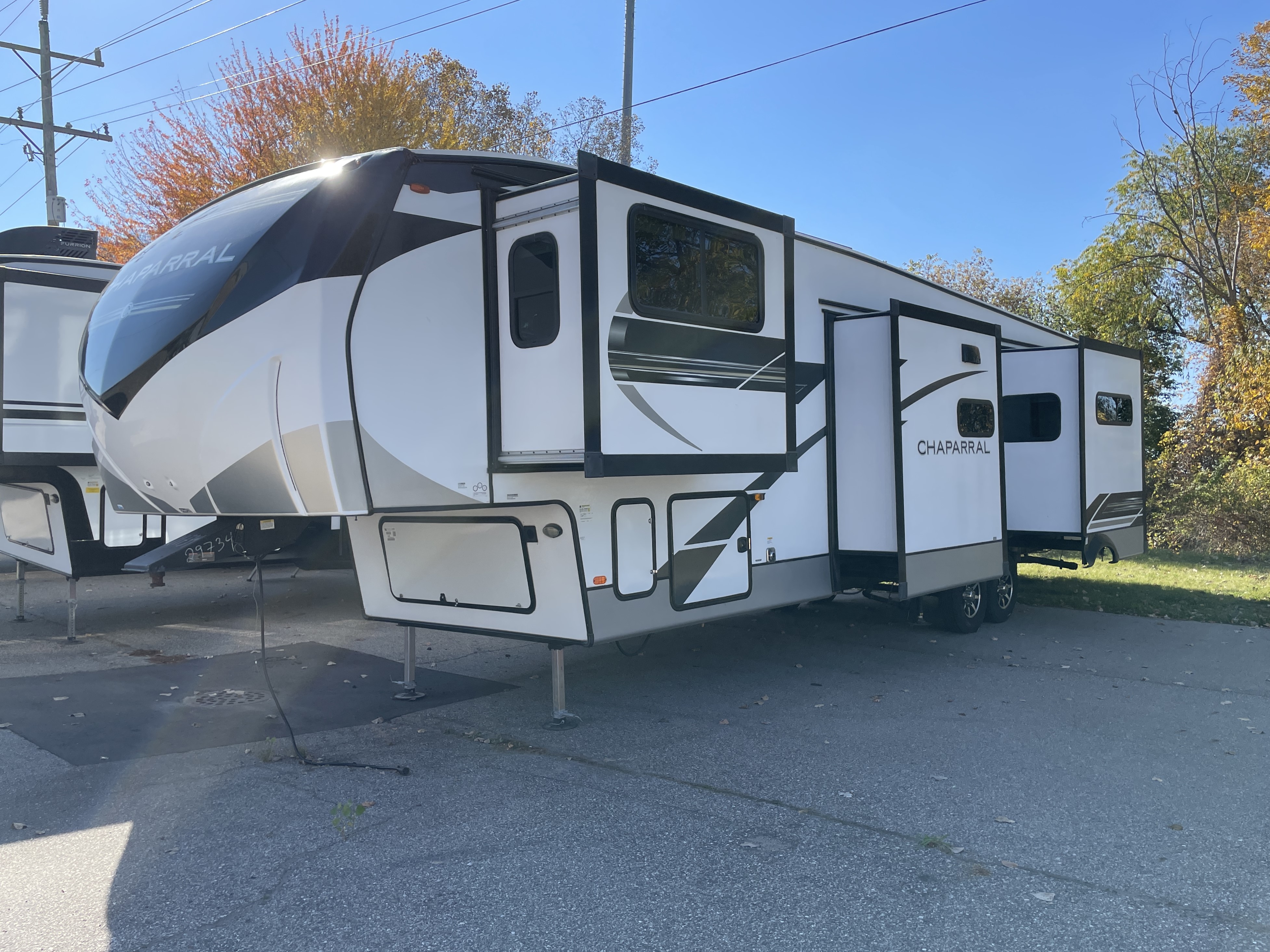2022 Coachmen Chaparral 334FL - Image 7