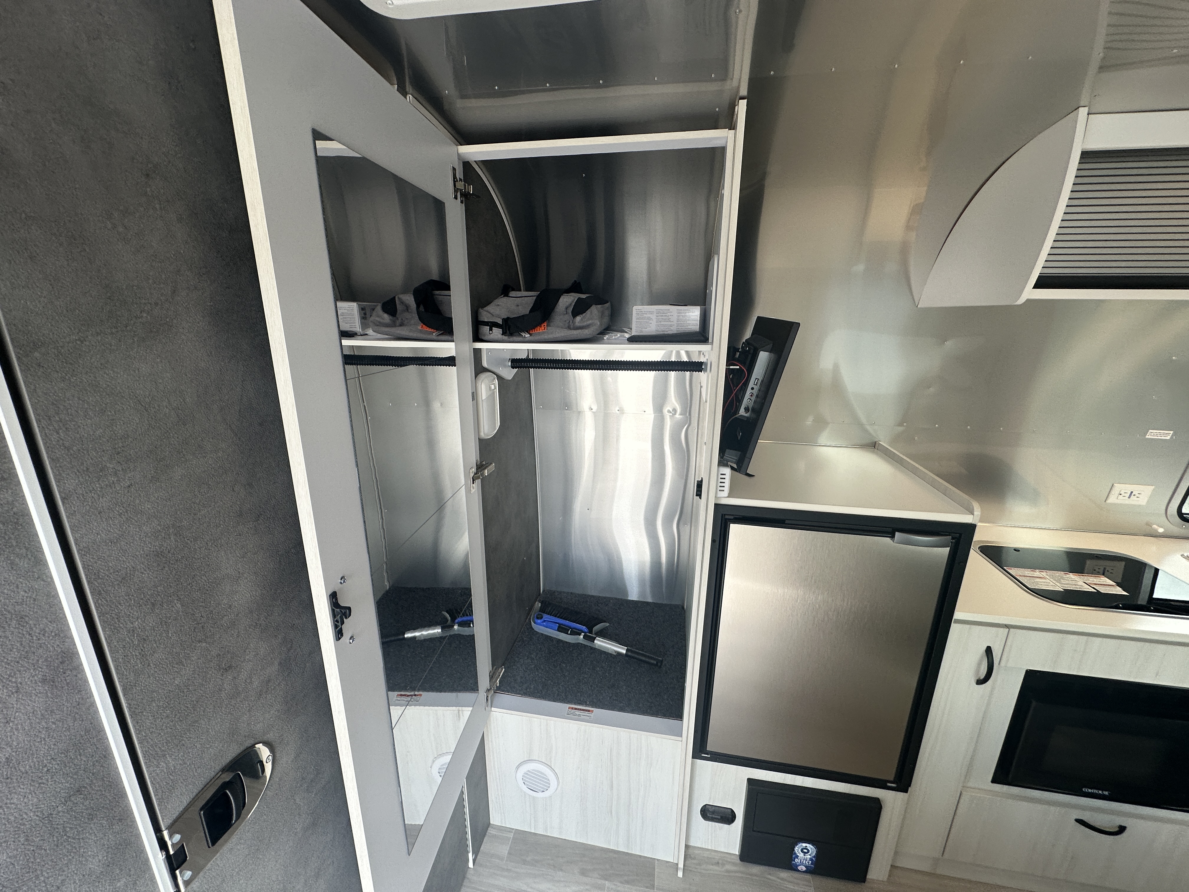 2024 Airstream Bambi 22FB - Image 11